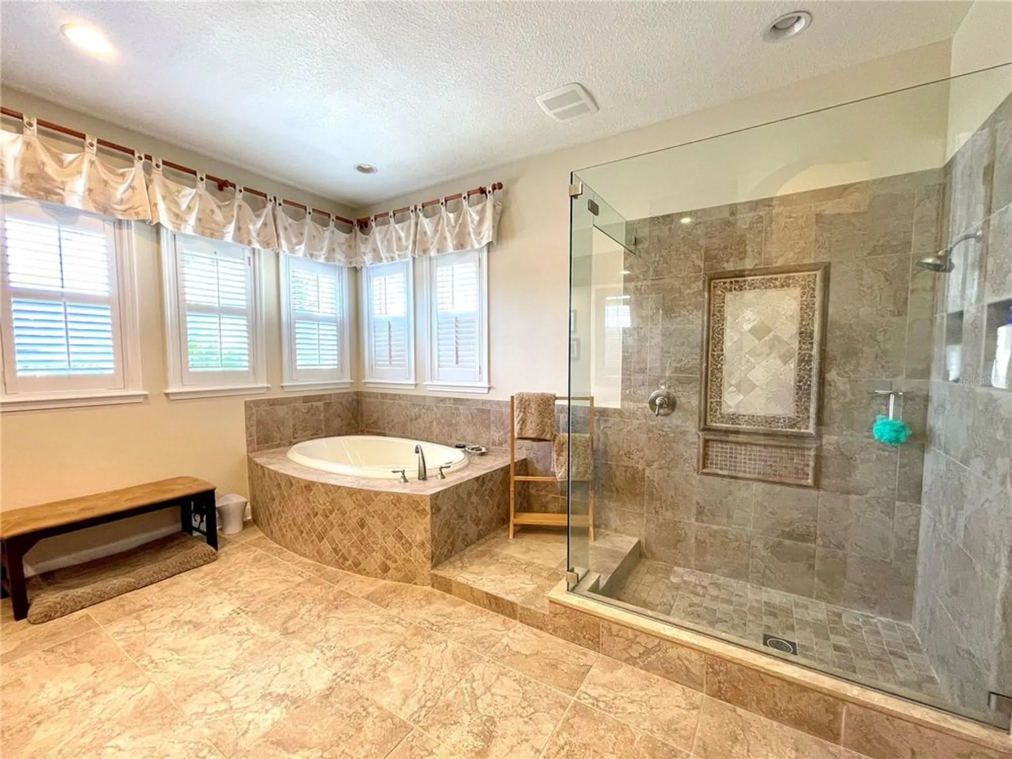 Property Slideshow image 23 of 45 | 703 islebay dr, Apollo Beach, FL, 33572