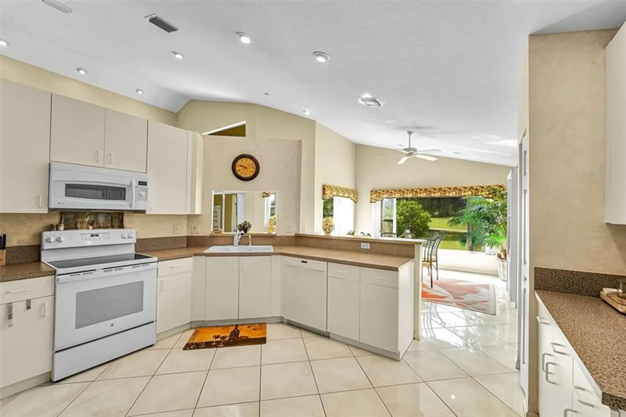 Property Slideshow image 16 of 65 | 6898 grenelefe rd, Boynton Beach, FL, 33437
