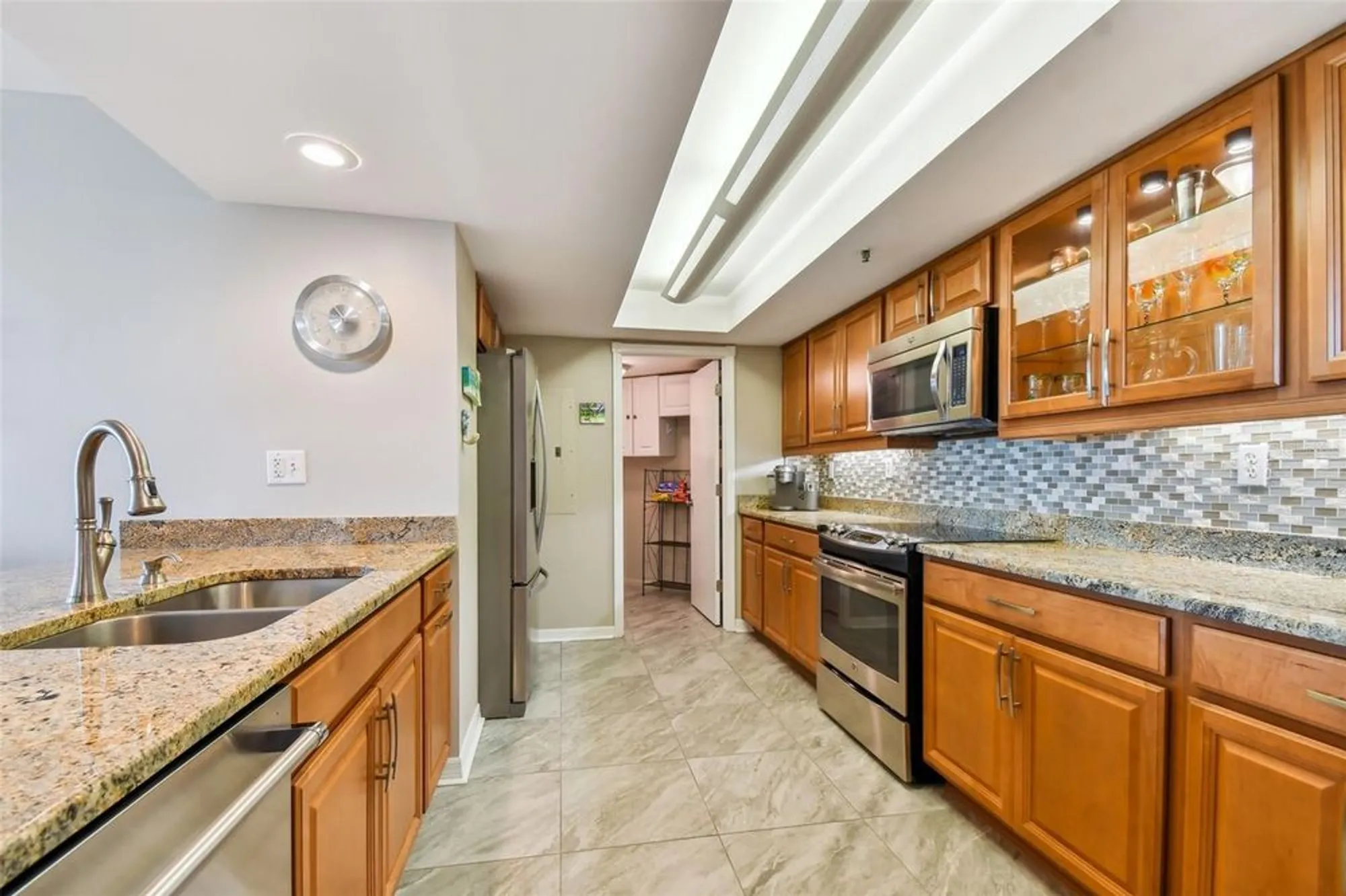 Property Slideshow image 6 of 70 | 6372 palma del mar blvd s apt 605, St Petersburg, FL, 33715
