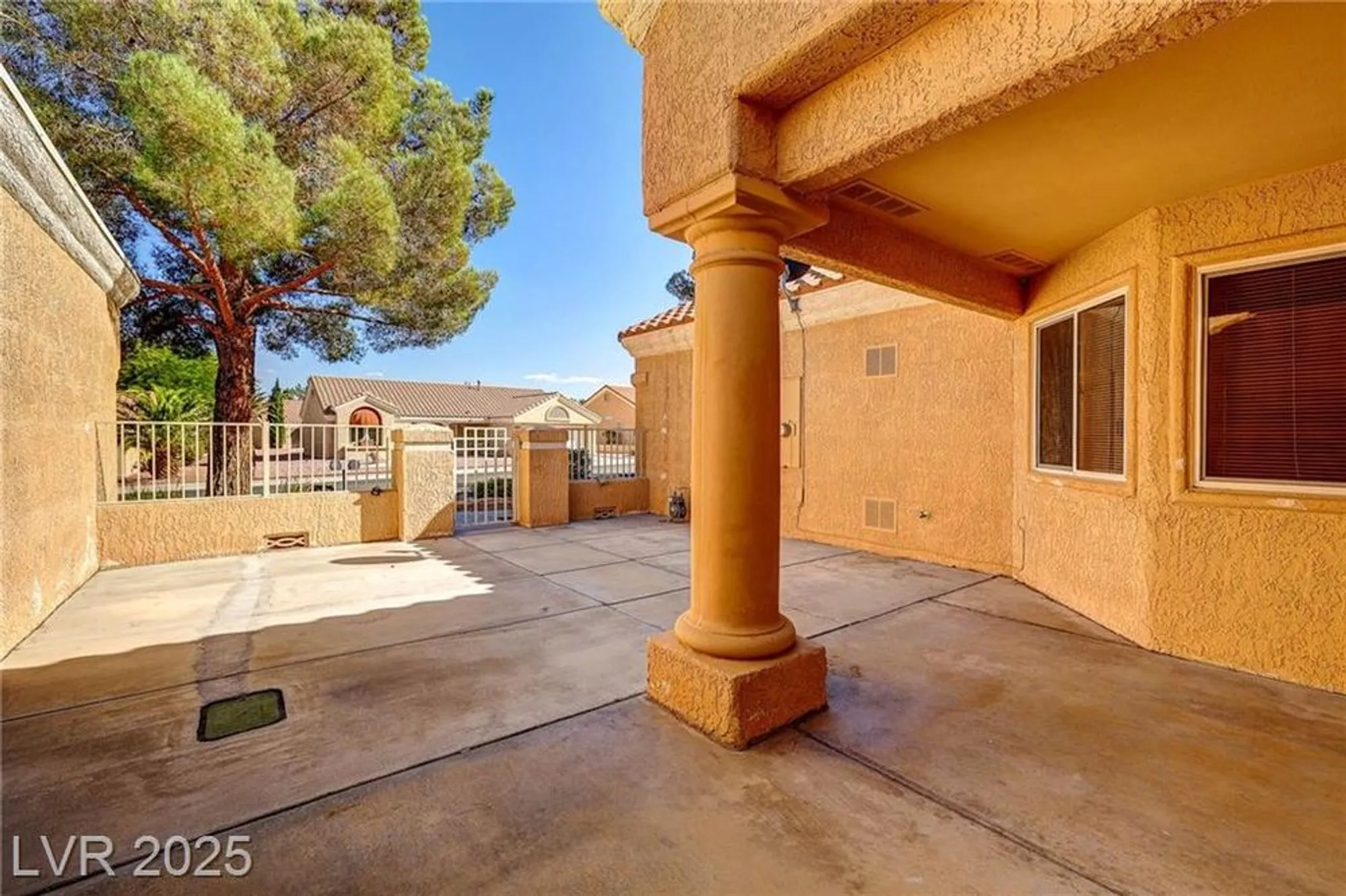 Property Slideshow image 28 of 42 | 2501 showcase dr, Las Vegas, NV, 89134
