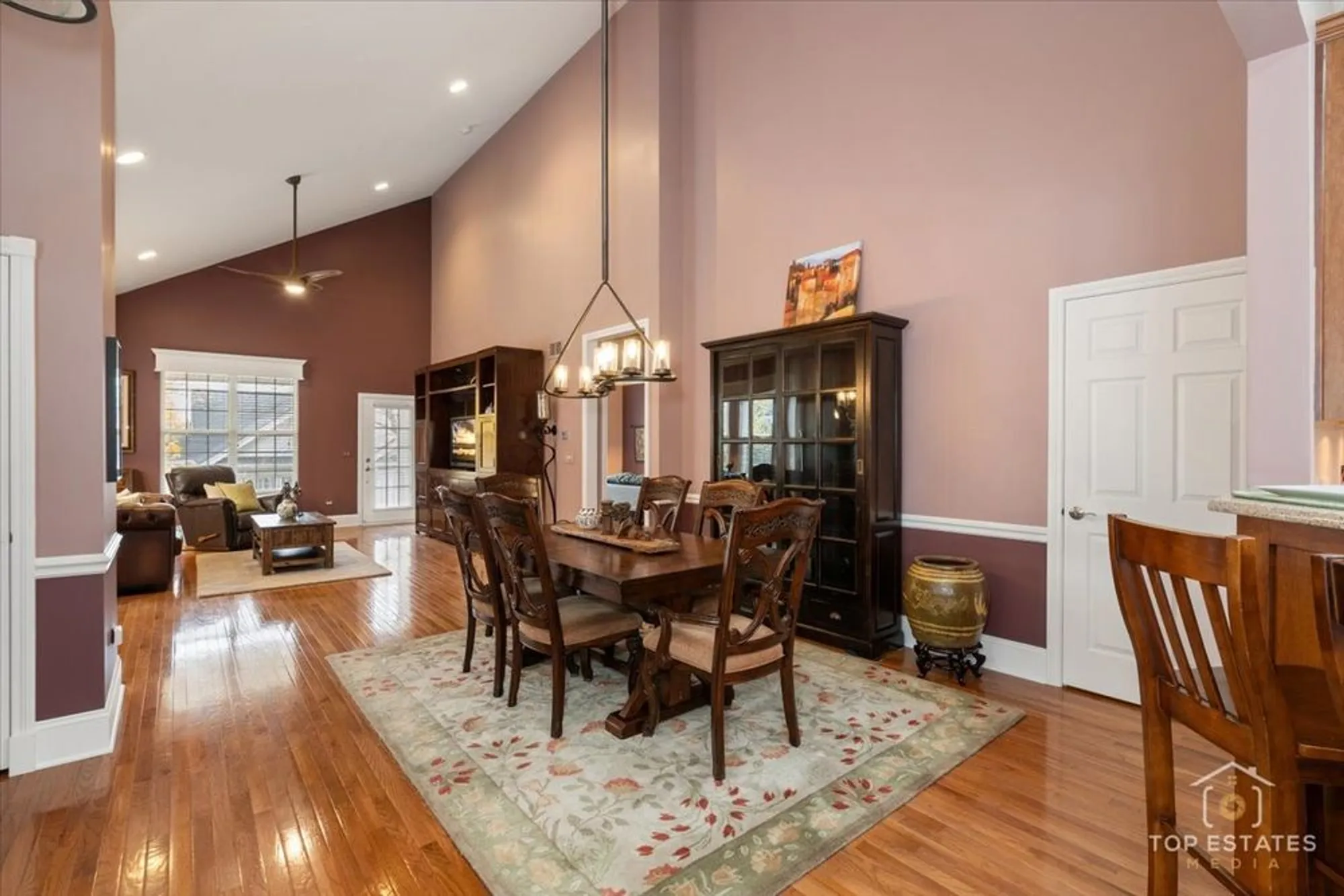 Property Slideshow image 5 of 43 | 1039 riviera dr # 1039, Elgin, IL, 60124
