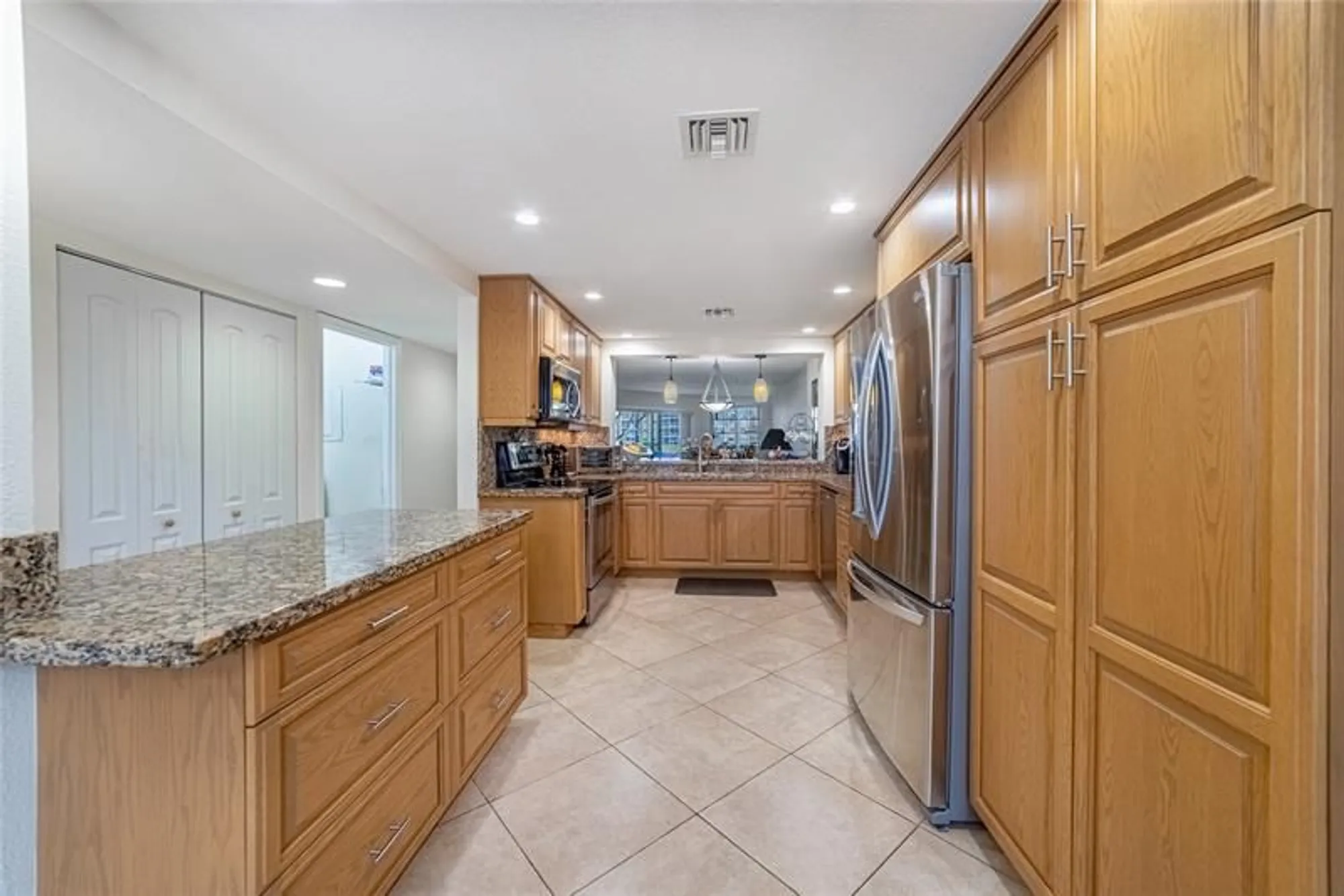 Property Slideshow image 11 of 50 | 7312 fairfax dr 102, Tamarac, FL, 33321