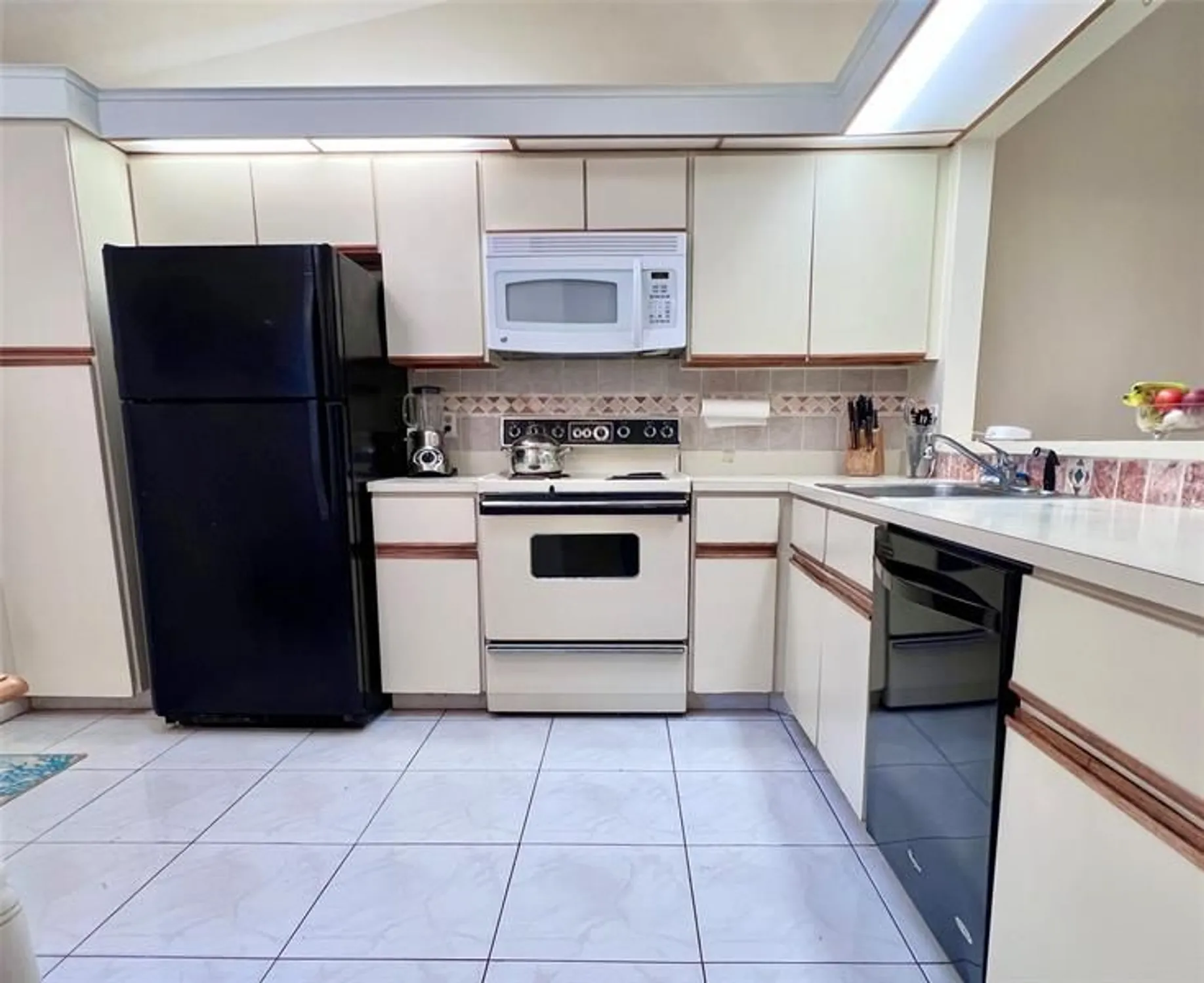 Property Slideshow image 6 of 51 | 10714 beach palm ct b, Boynton Beach, FL, 33437