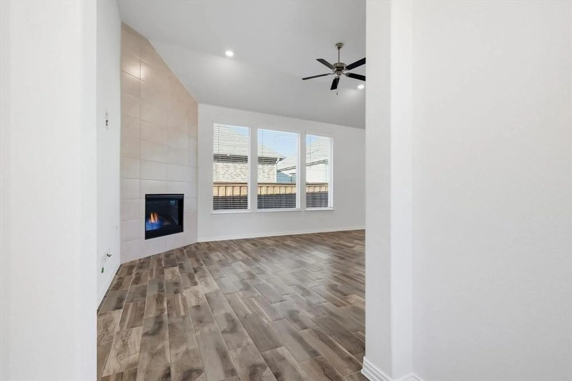 Property Slideshow image 4 of 40 | 4826 forest crest pkwy, Arlington, TX, 76005