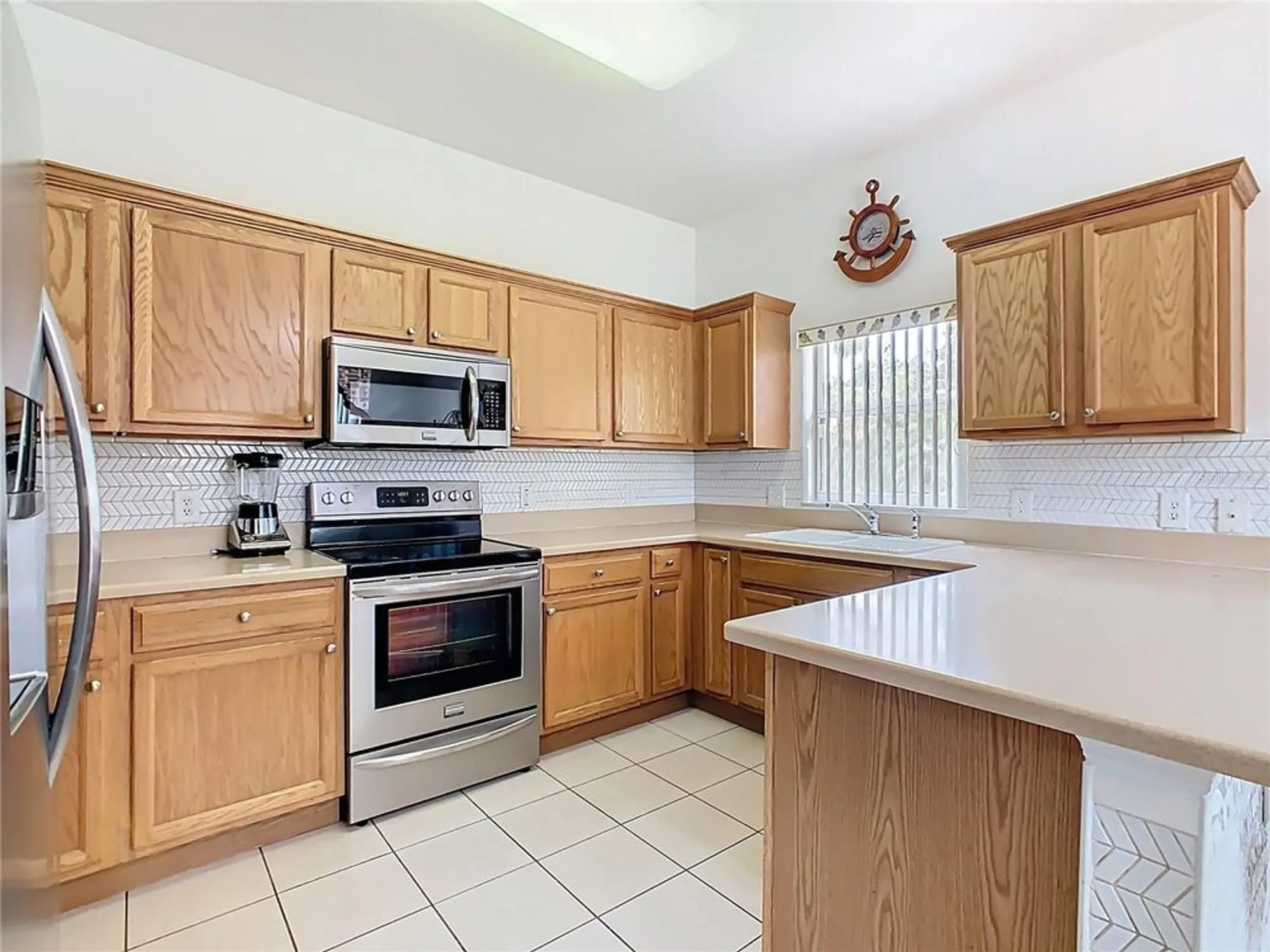 Property Slideshow image 7 of 52 | 572 sienna dr, Poinciana, FL, 34759