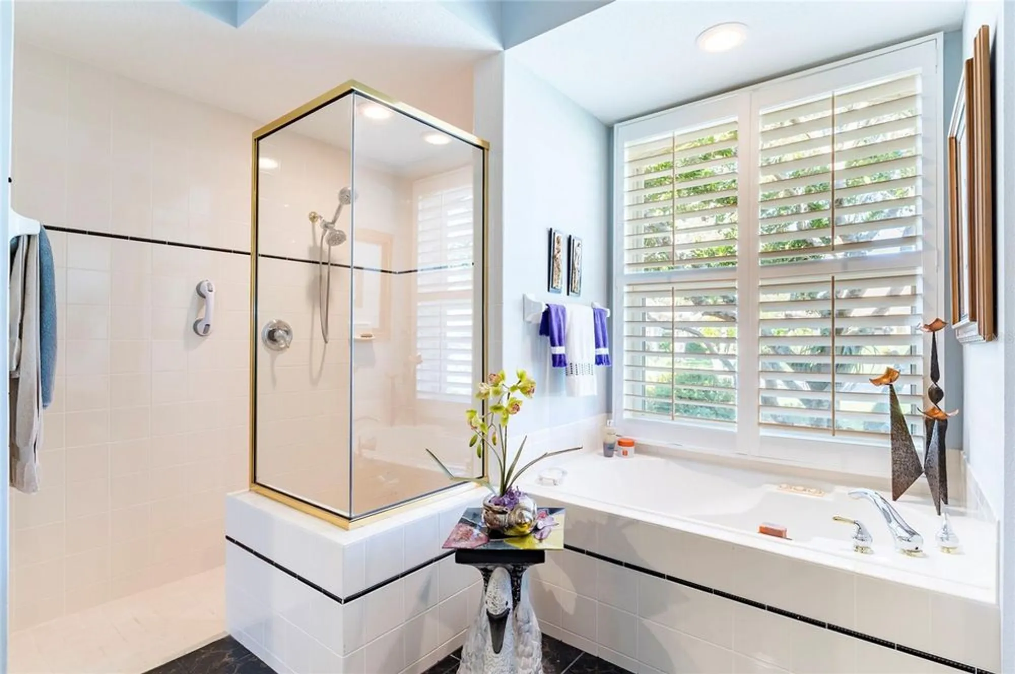 Property Slideshow image 32 of 50 | 4740 carrington cir, Sarasota, FL, 34243