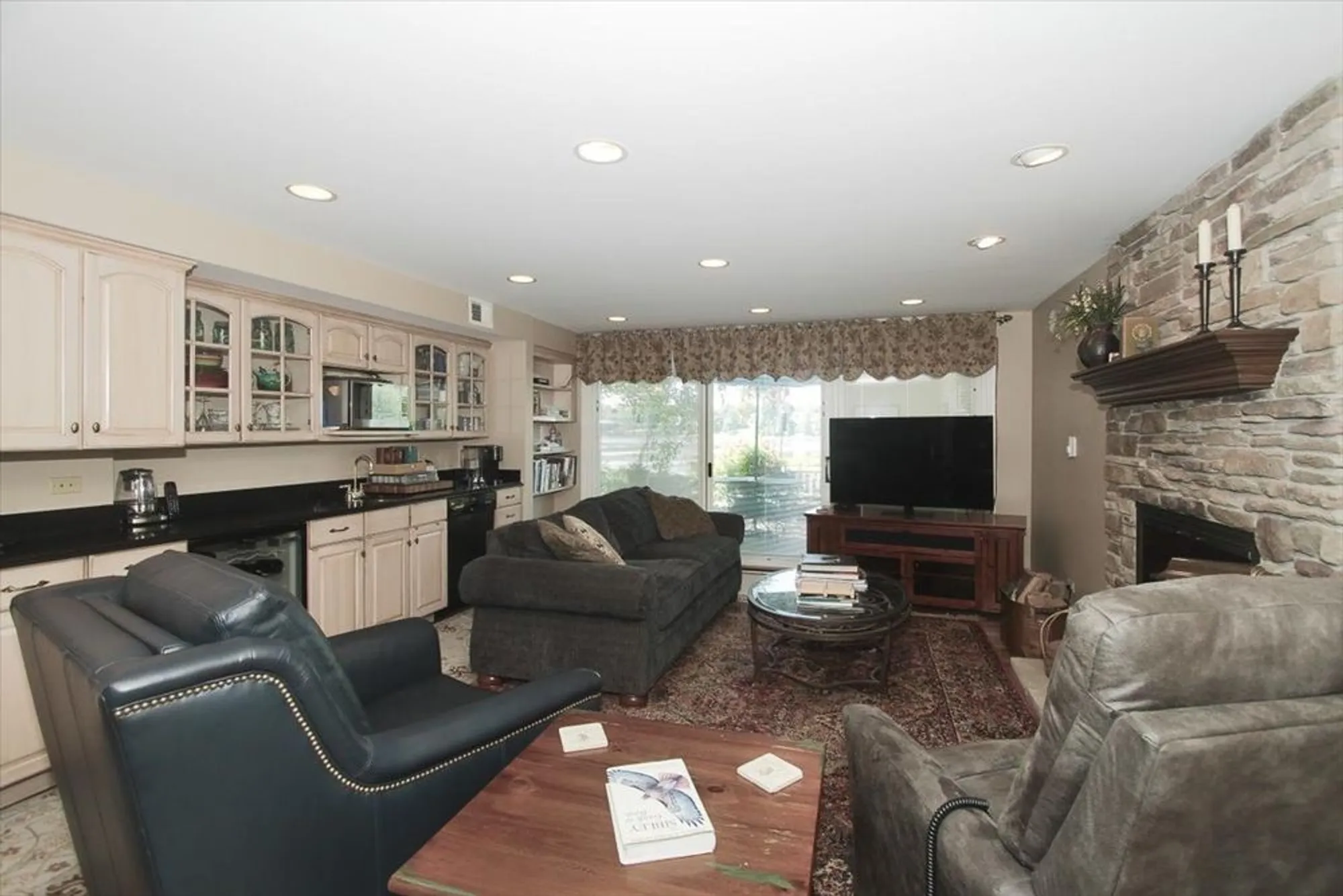 Property Slideshow image 31 of 54 | 660 old barn rd # f-24, Lake Barrington, IL, 60010