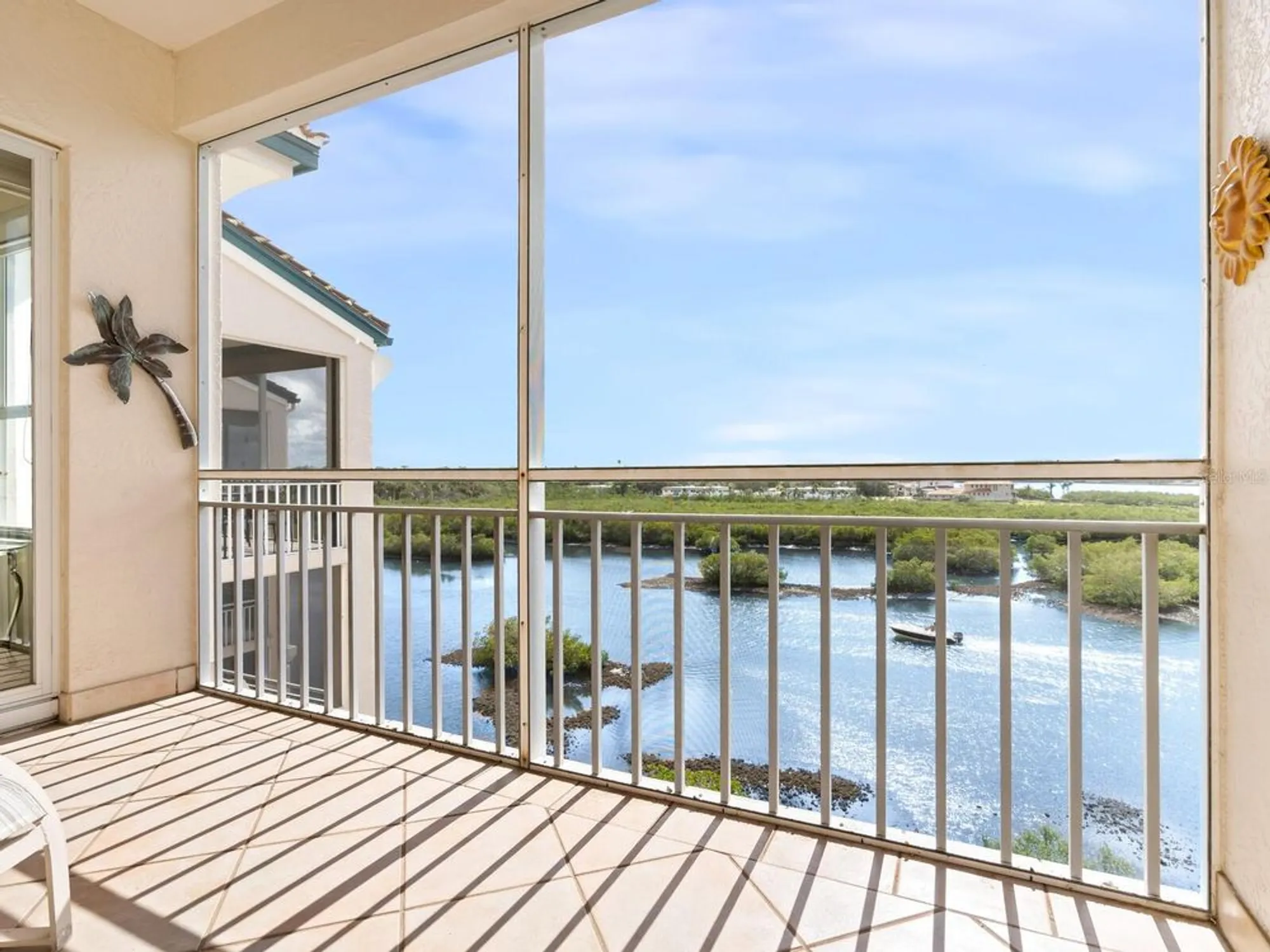 Property Slideshow image 4 of 38 | 5440 eagles point cir 405, Sarasota, FL, 34231