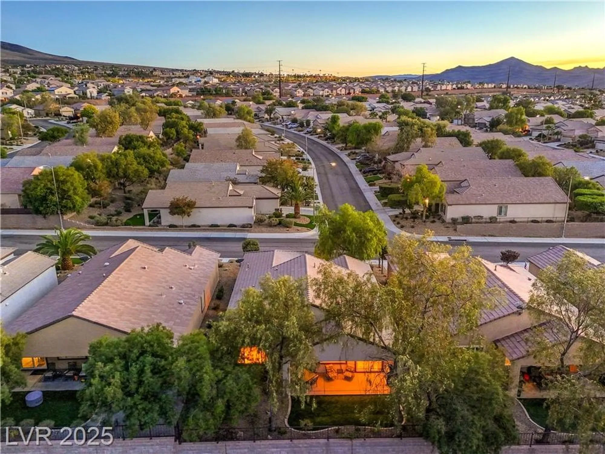 Property Slideshow image 16 of 42 | 2314 jada dr, Henderson, NV, 89044