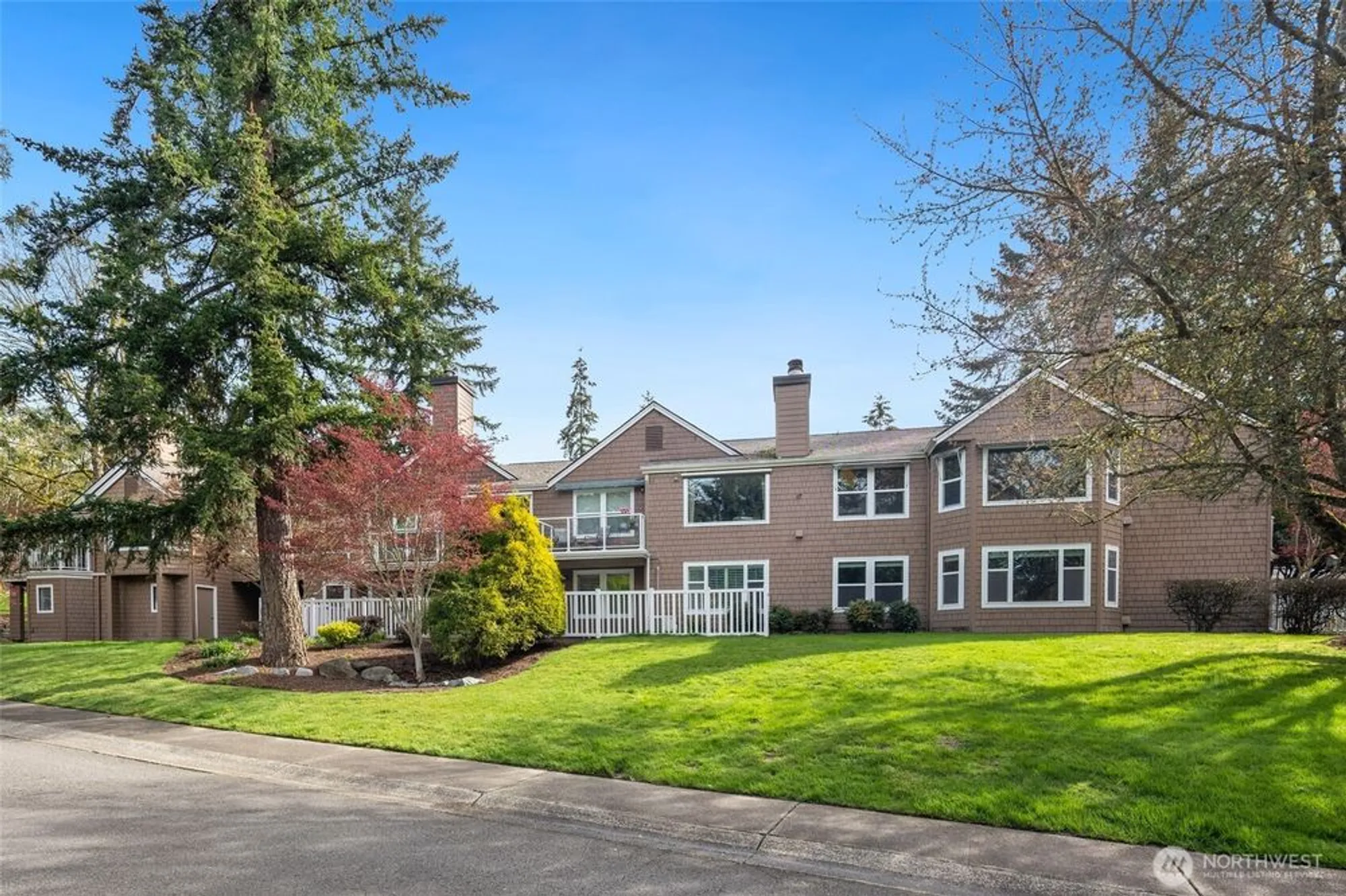 Property Slideshow image 21 of 27 | 4084 220th pl se # 1038, Issaquah, WA, 98029