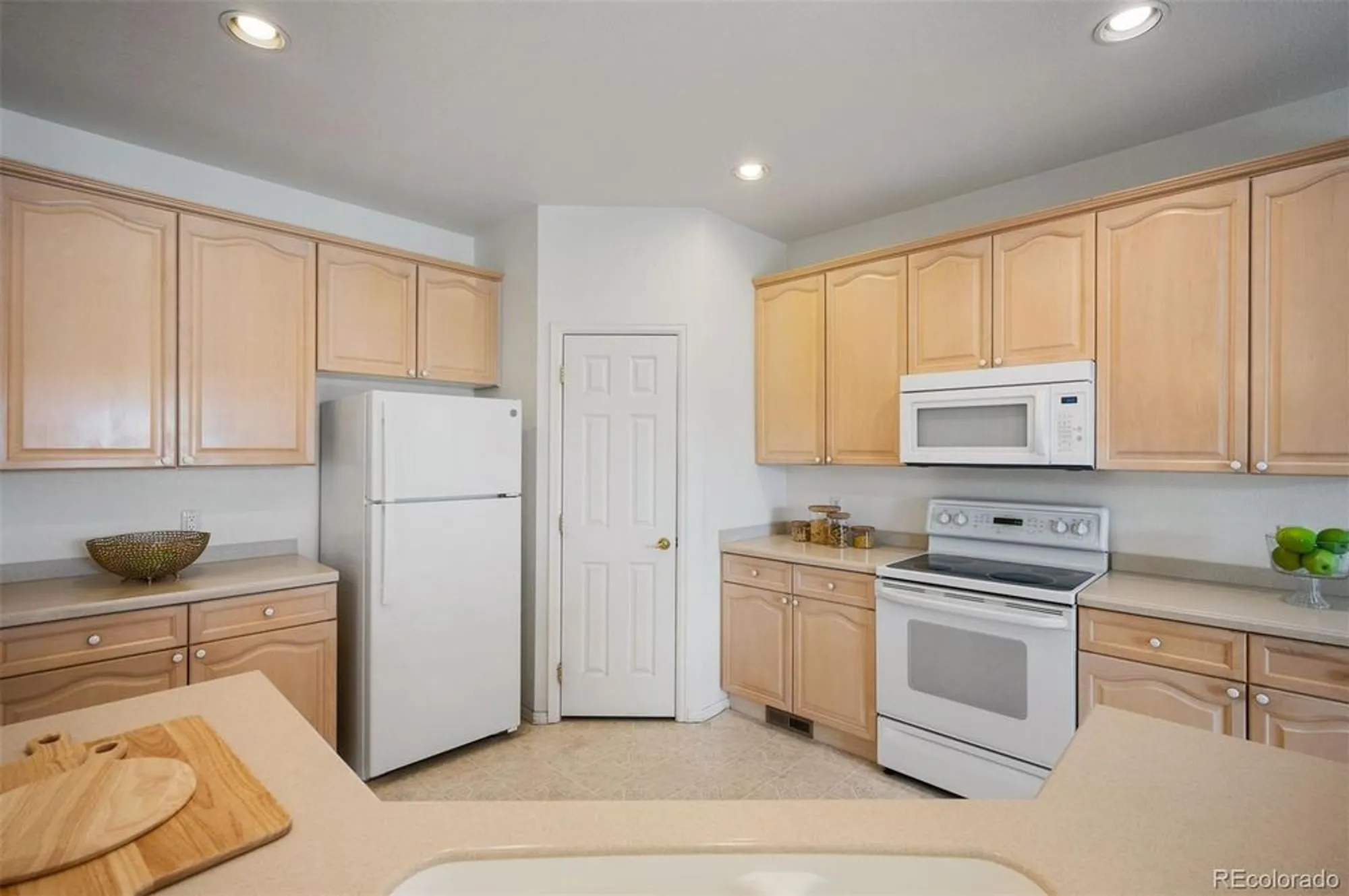 Property Slideshow image 10 of 35 | 23440 e moraine pl, Aurora, CO, 80016