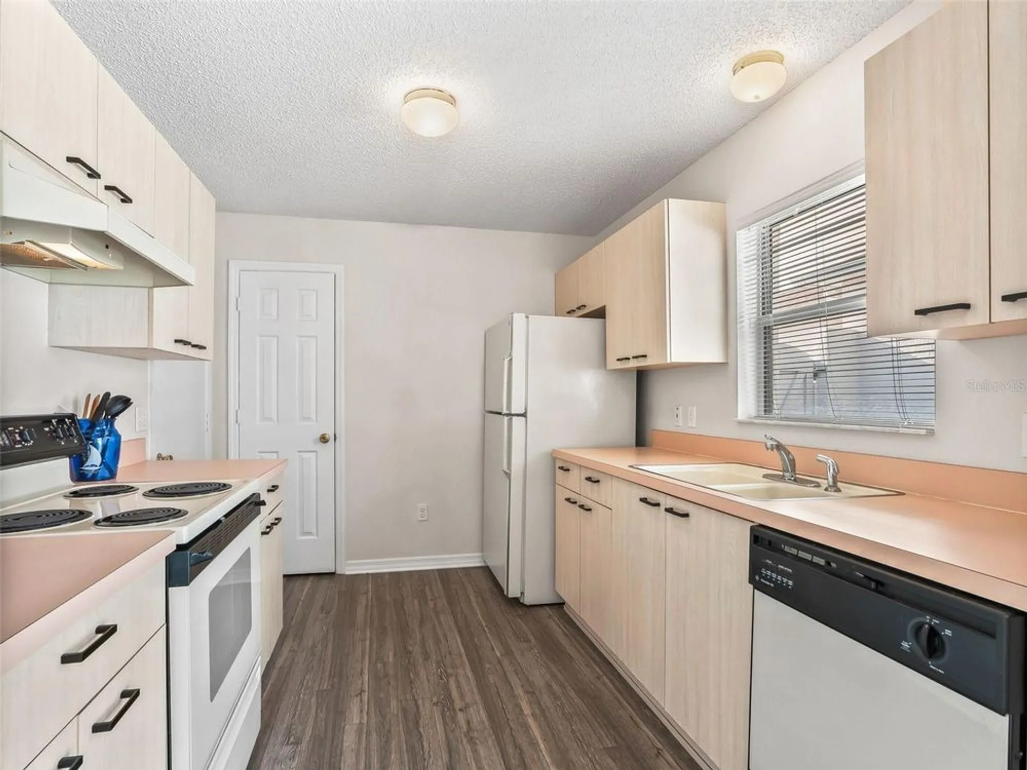 Property Slideshow image 8 of 53 | 744 hernandez dr, The Villages, FL, 32159