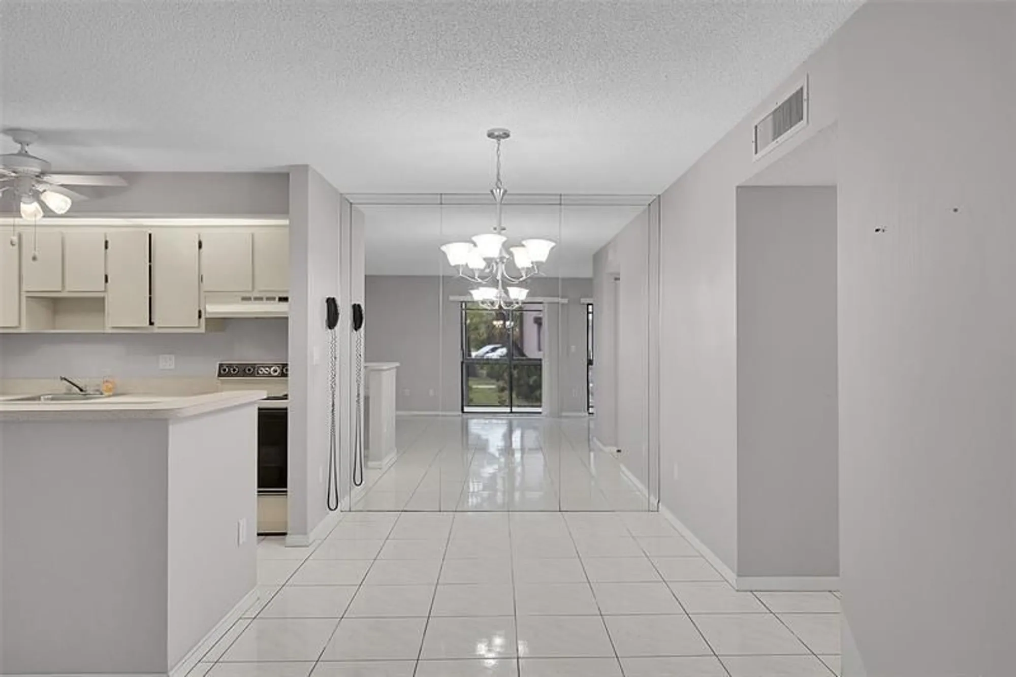 Property Slideshow image 12 of 33 | 9968 n belfort cir 108, Tamarac, FL, 33321