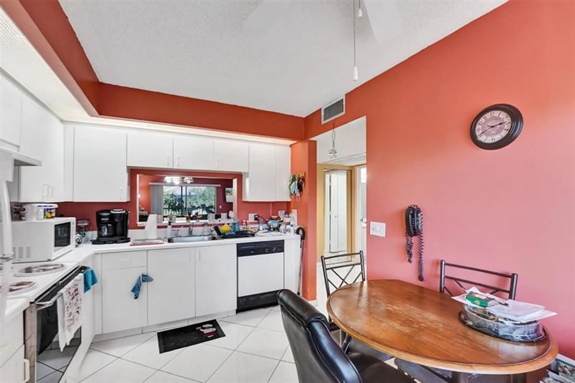 Property Slideshow image 9 of 30 | 901 sw 138th ave 403c, Pembroke Pines, FL, 33027