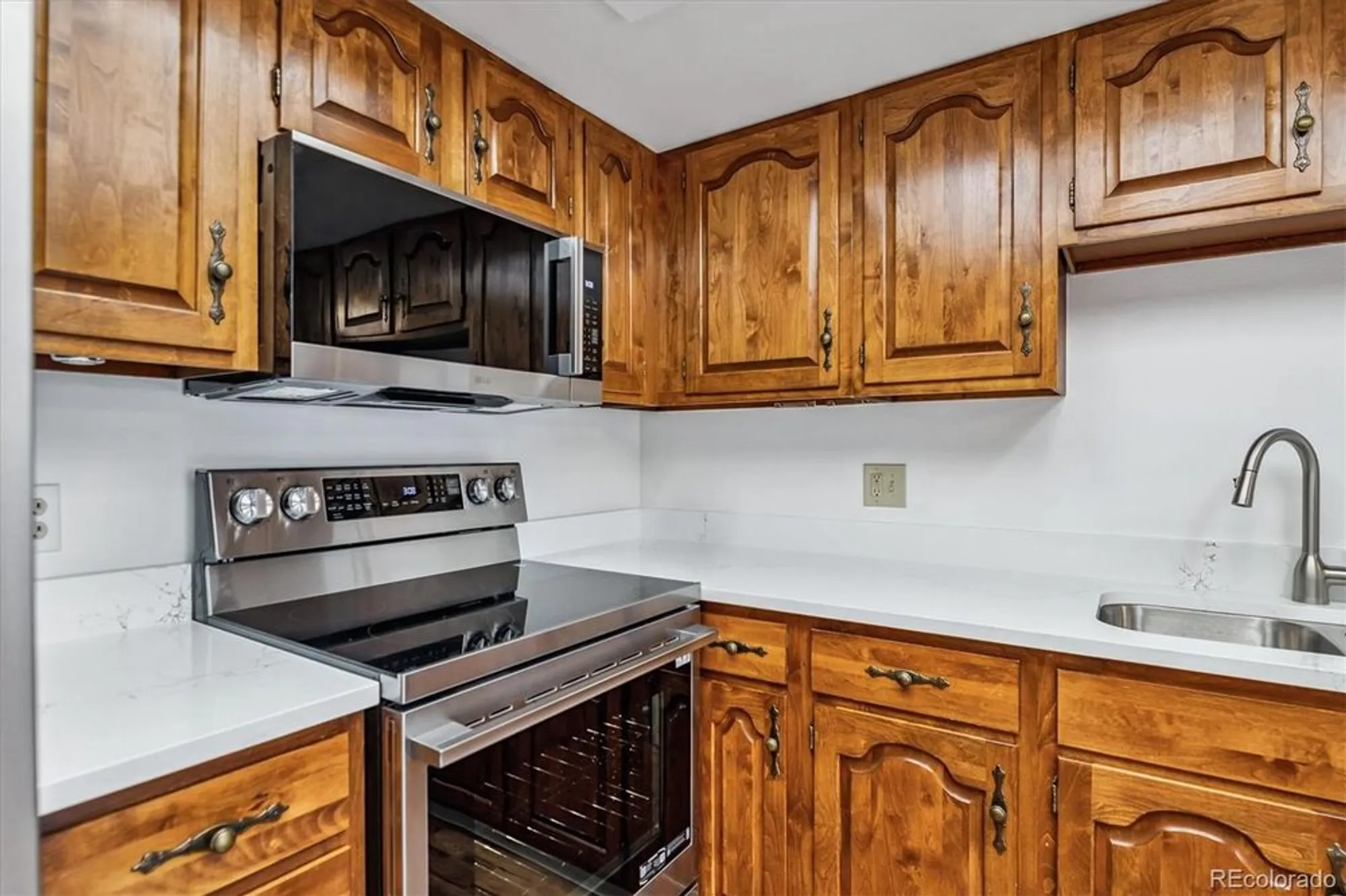 Property Slideshow image 4 of 35 | 13991 e marina dr apt 501, Aurora, CO, 80014