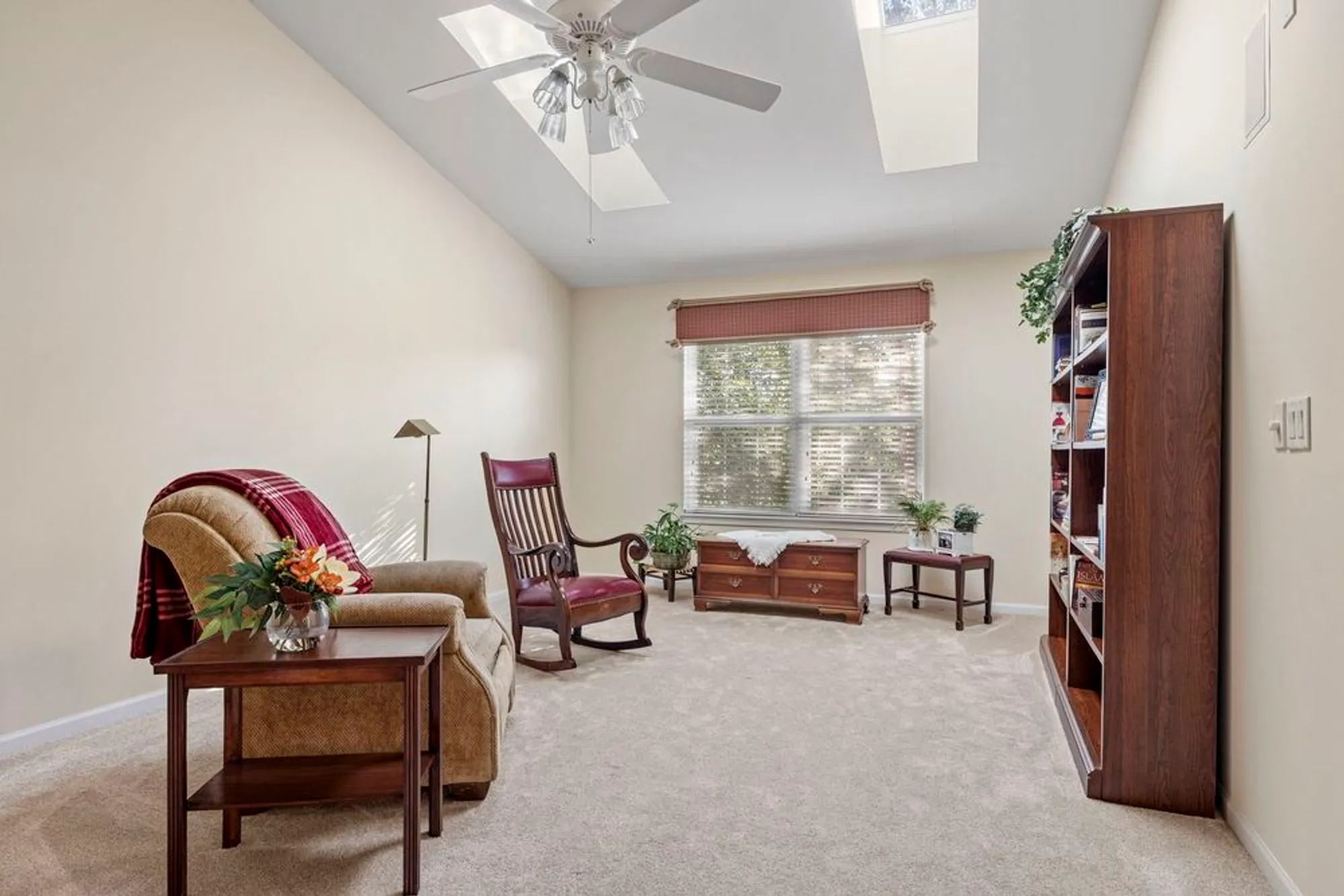 Property Slideshow image 18 of 28 | 16415 grandwood lake dr, Crest Hill, IL, 60403
