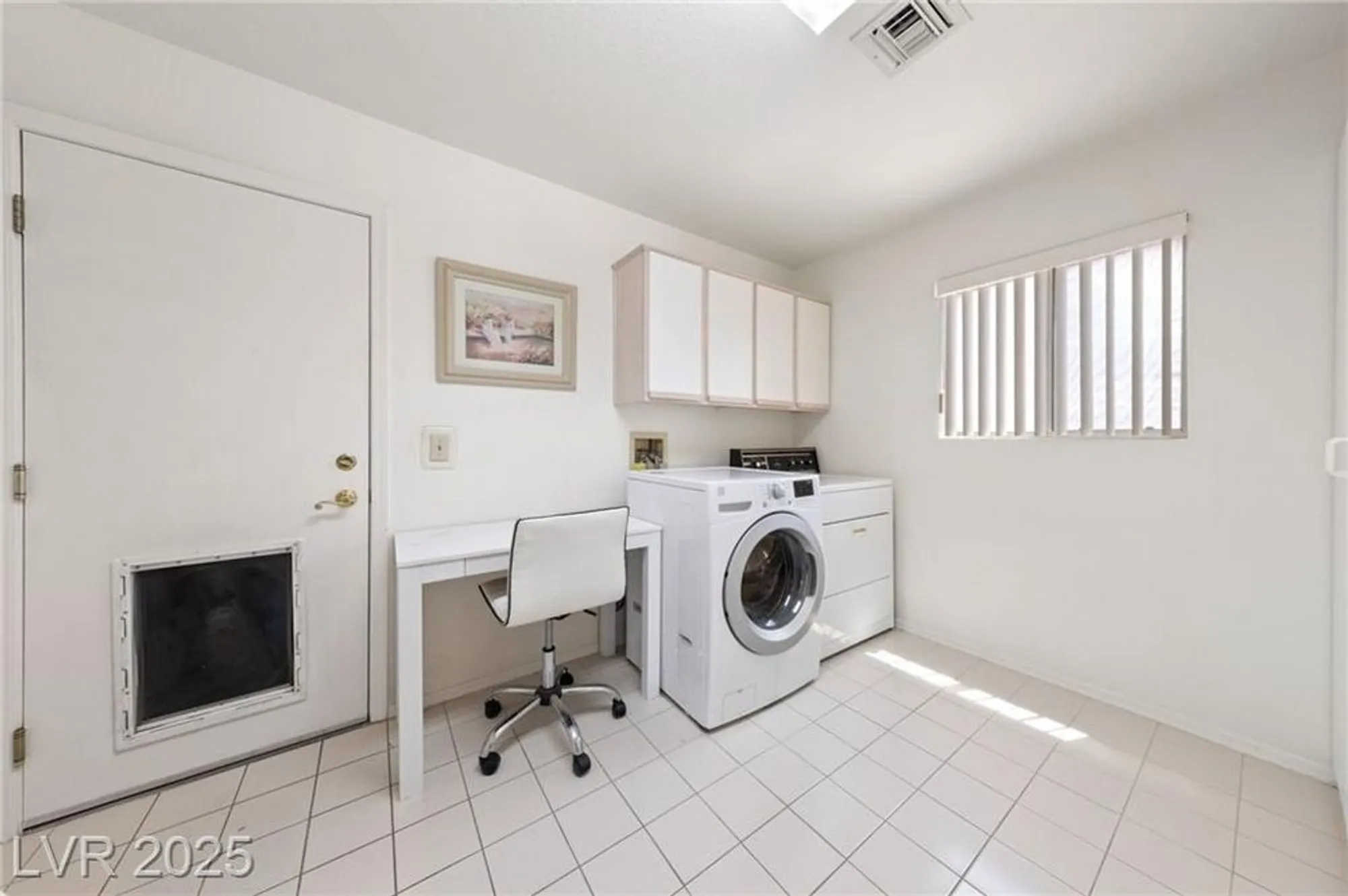 Property Slideshow image 26 of 72 | 2925 lotus hill dr, Las Vegas, NV, 89134