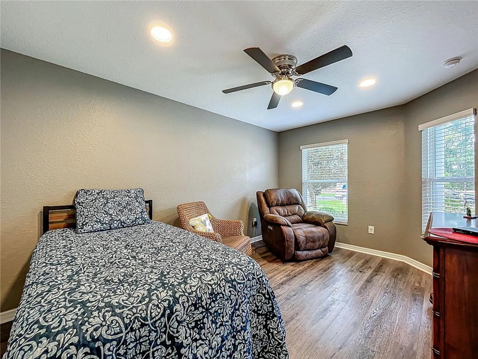 Property Slideshow image 26 of 49 | 27327 roanoke dr, Leesburg, FL, 34748