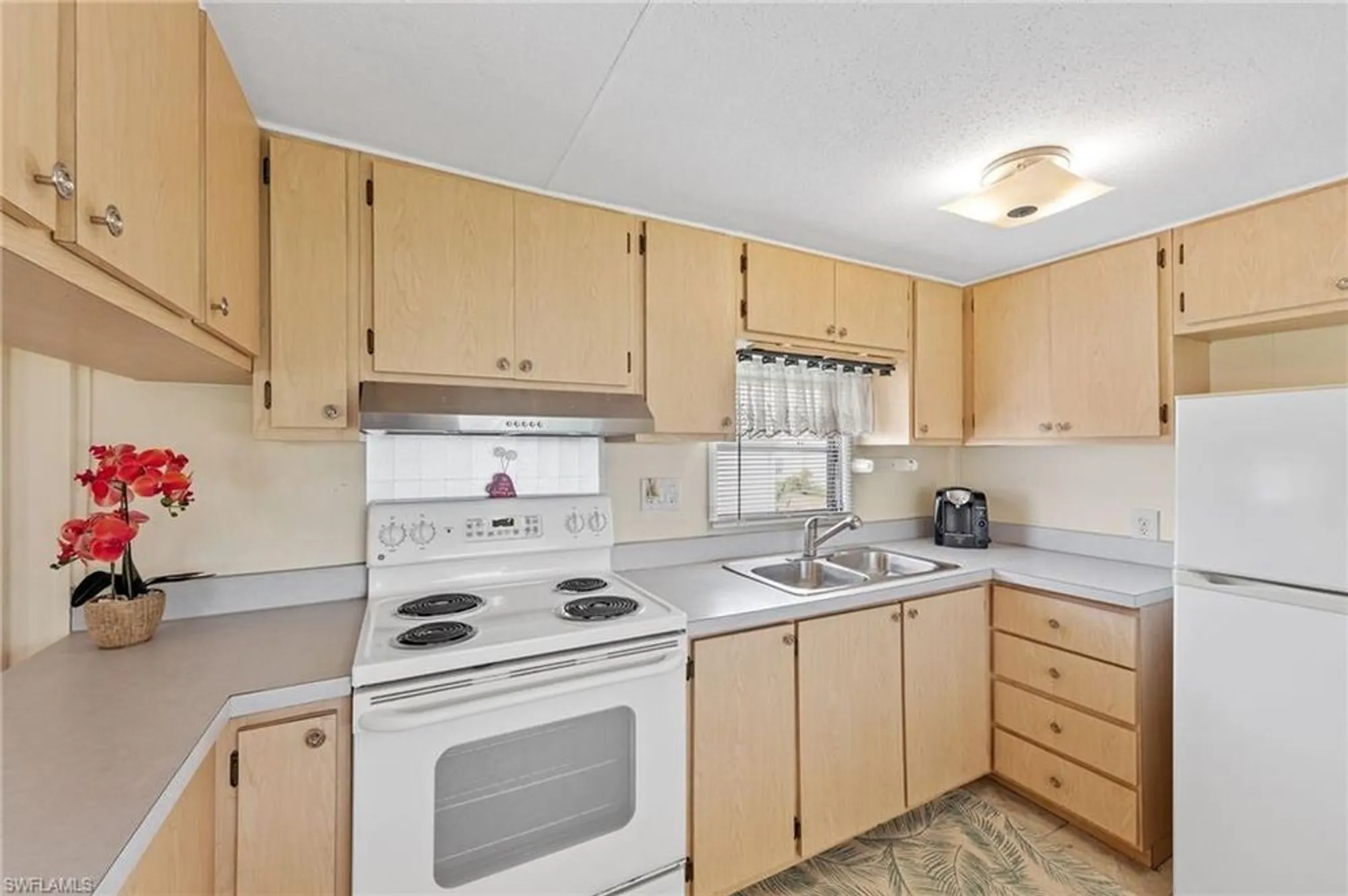 Property Slideshow image 13 of 40 | 16 san remo cir, Naples, FL, 34112