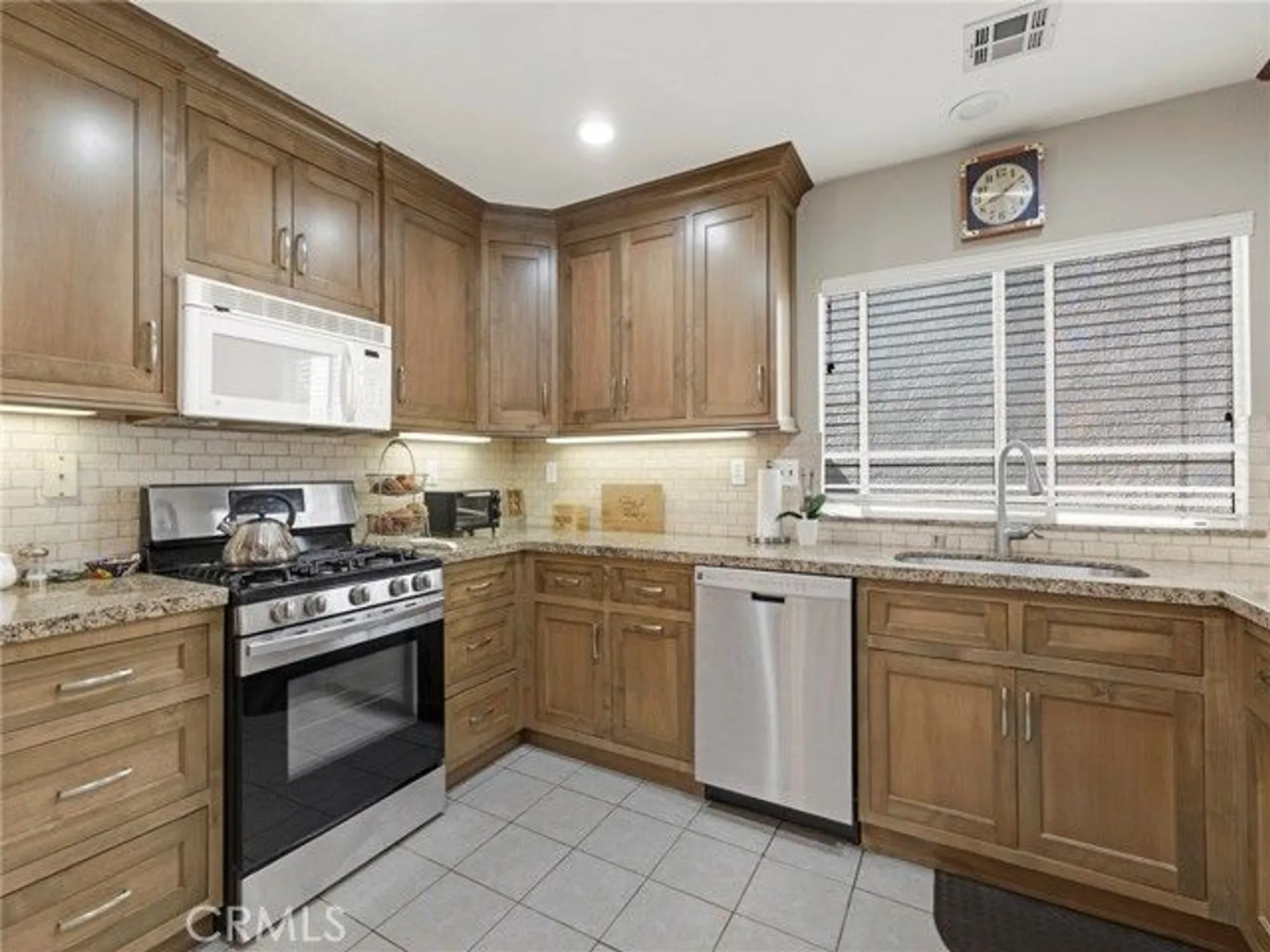 Property Slideshow image 12 of 31 | 5621 daisy st, Simi Valley, CA, 93063