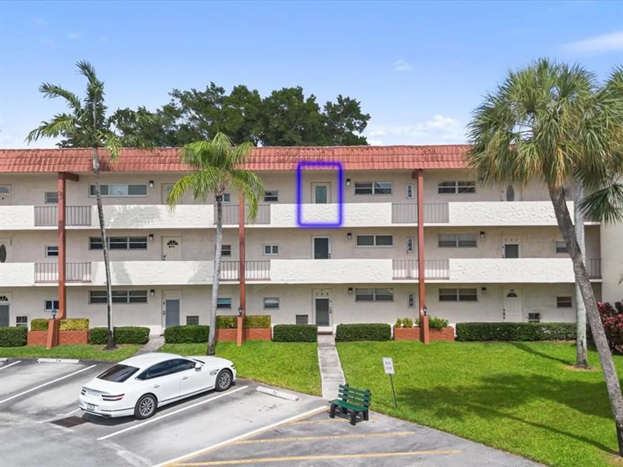 Property Slideshow image 8 of 44 | 9300 n hollybrook lake dr 303, Pembroke Pines, FL, 33025