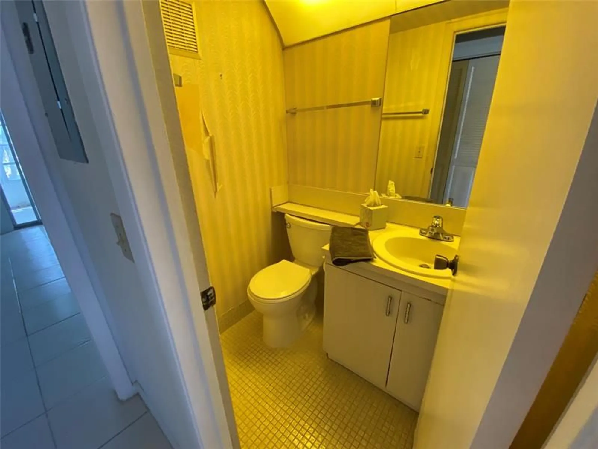 Property Slideshow image 7 of 49 | 4047 cambridge c # 4047, Deerfield Beach, FL, 33442