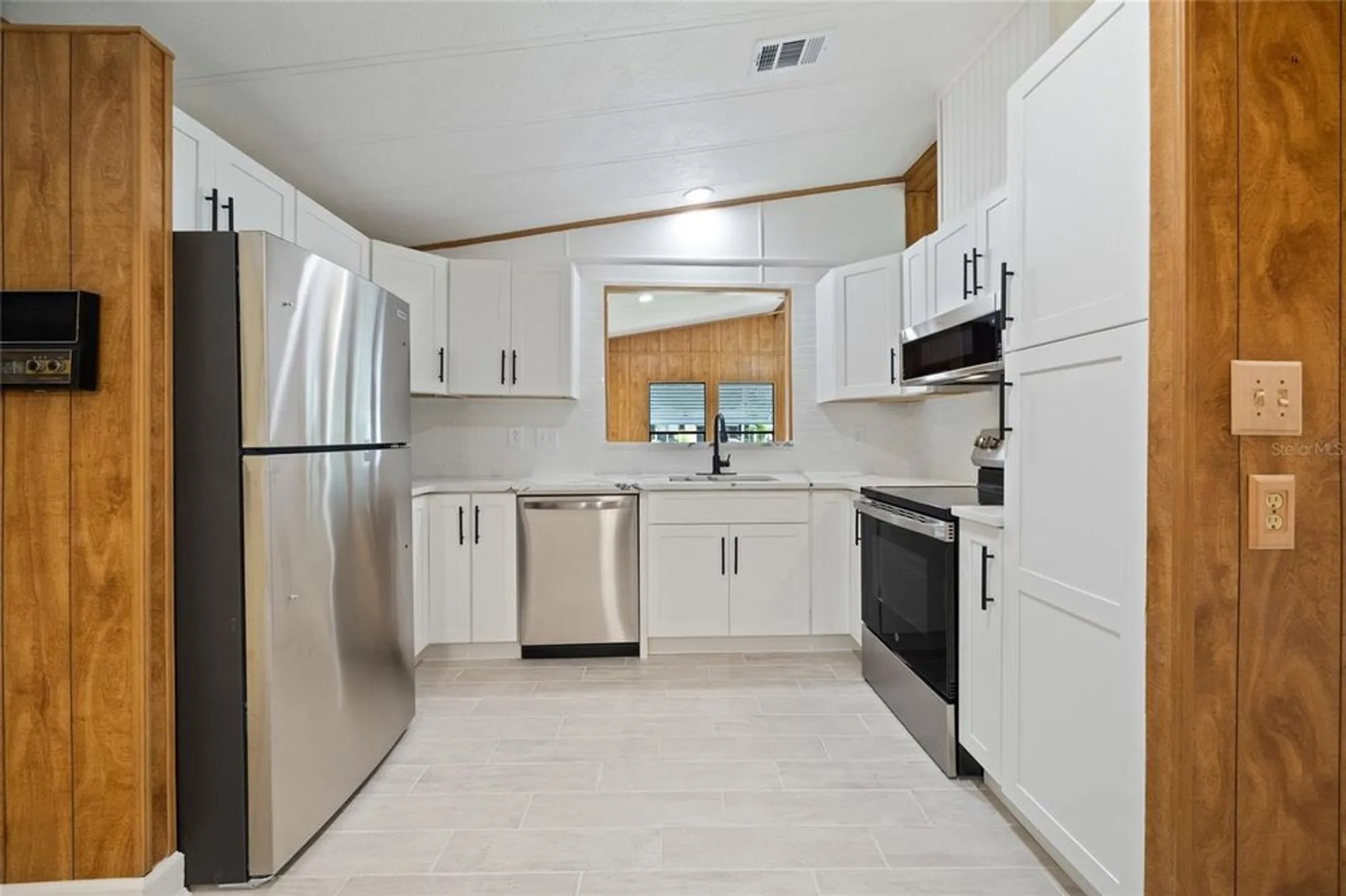 Property Slideshow image 10 of 27 | 712 jason dr, The Villages, FL, 32159