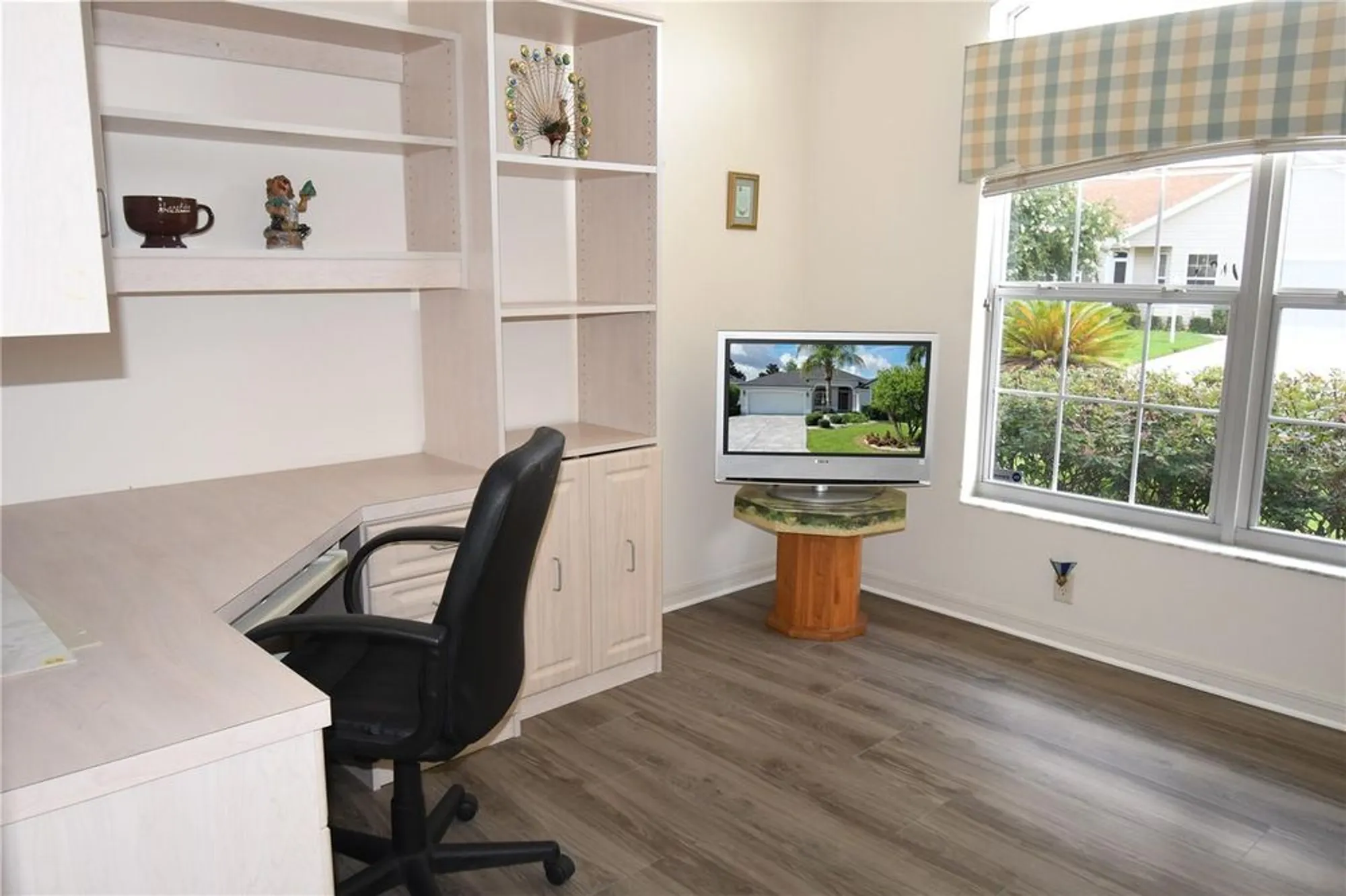 Property Slideshow image 10 of 22 | 2120 willow grove way, The Villages, FL, 32162