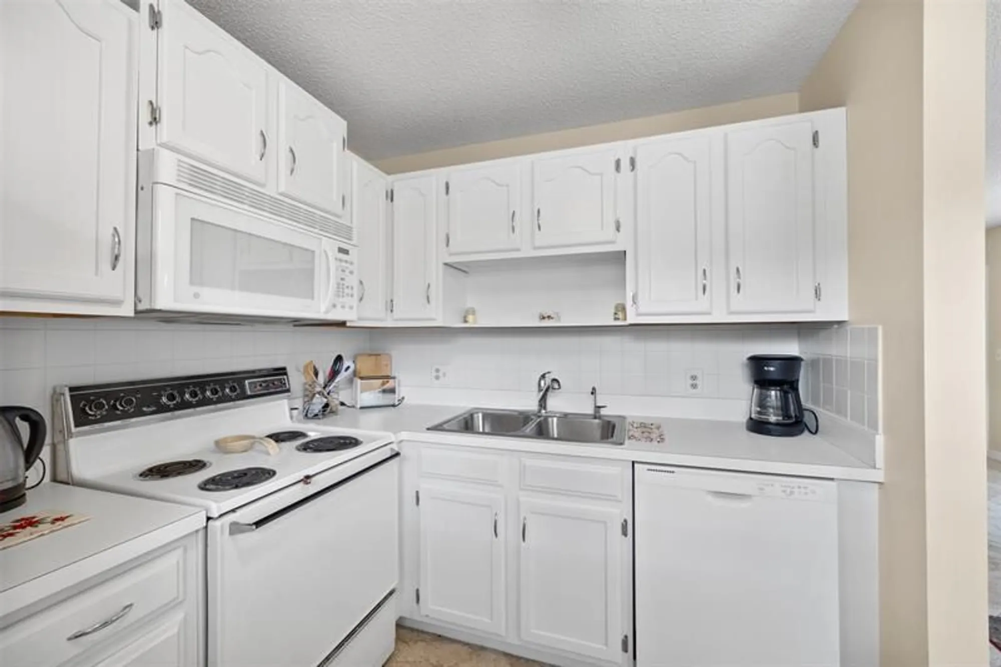 Property Slideshow image 8 of 15 | 3 vista gardens trl apt 202, Vero Beach, FL, 32962