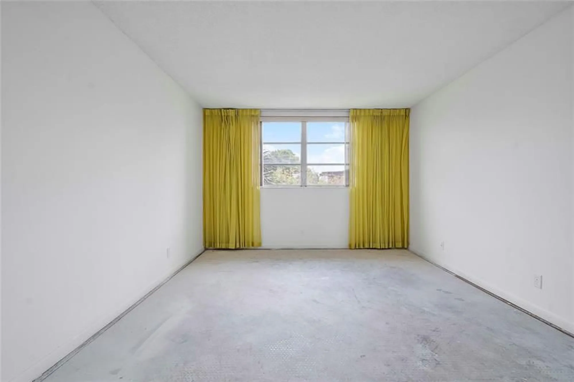 Property Slideshow image 10 of 21 | , Lauderdale Lakes, FL, 33313