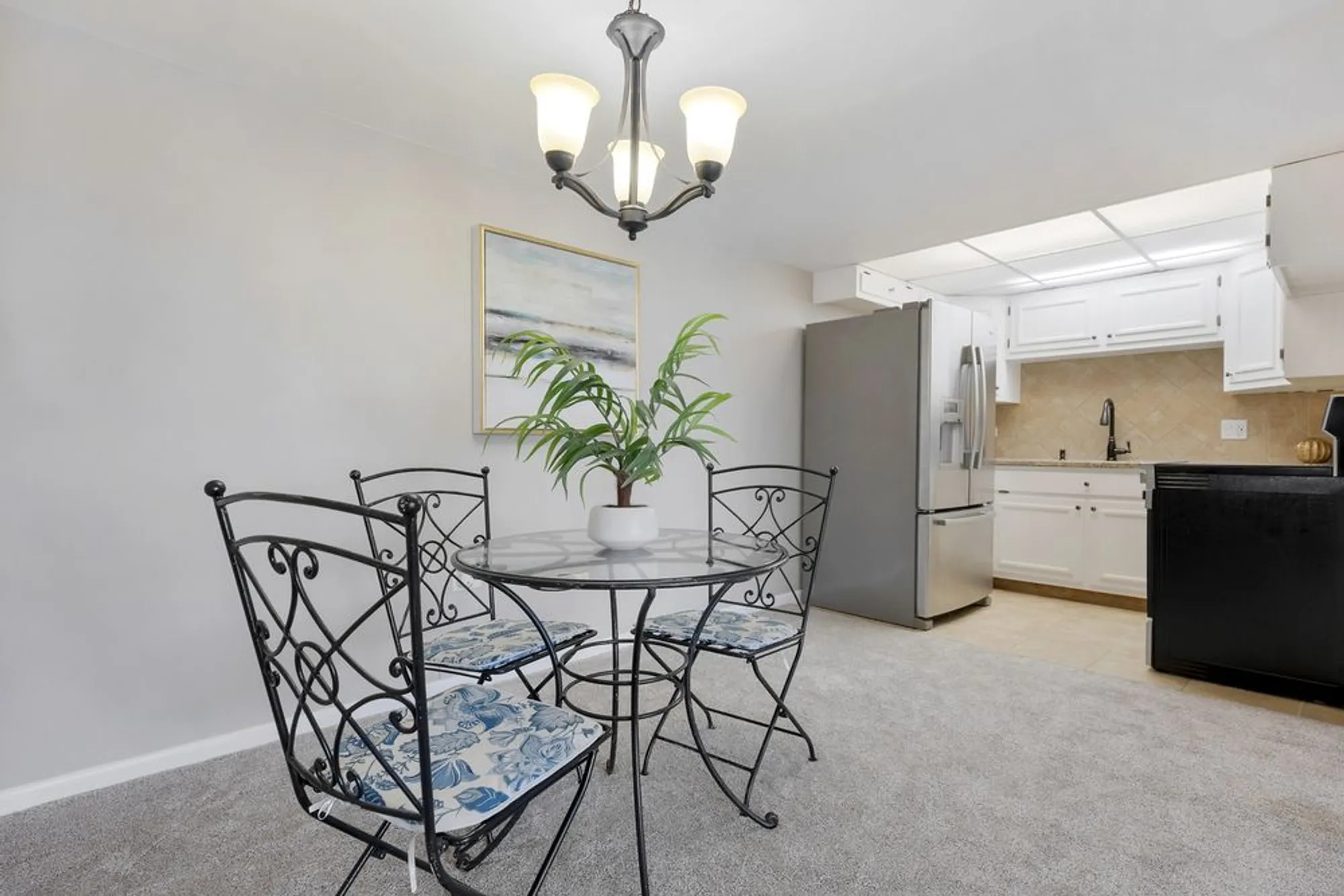 Property Slideshow image 9 of 19 | 2900 maple ave 17e, Downers Grove, IL, 60515