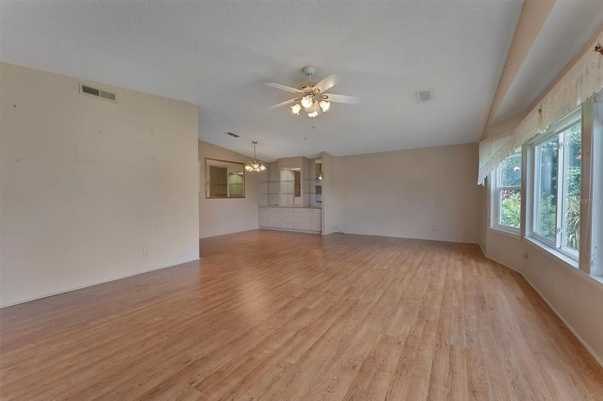 Property Slideshow image 4 of 23 | 3175 pebble bend dr, Lakeland, FL, 33810