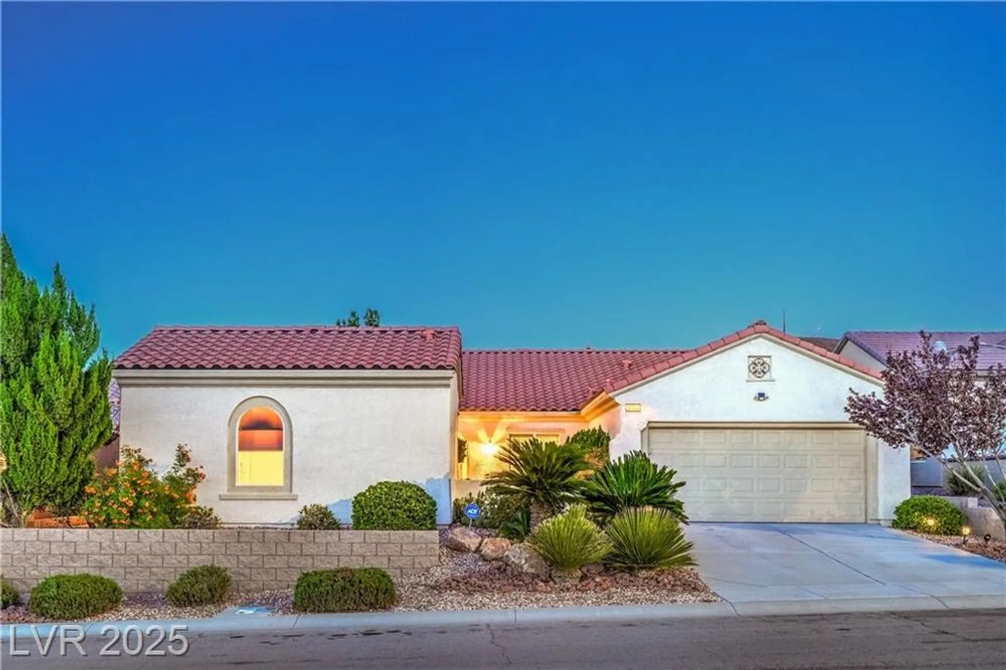 Property Slideshow image 1 of 52 | 2148 shadow canyon dr, Henderson, NV, 89044