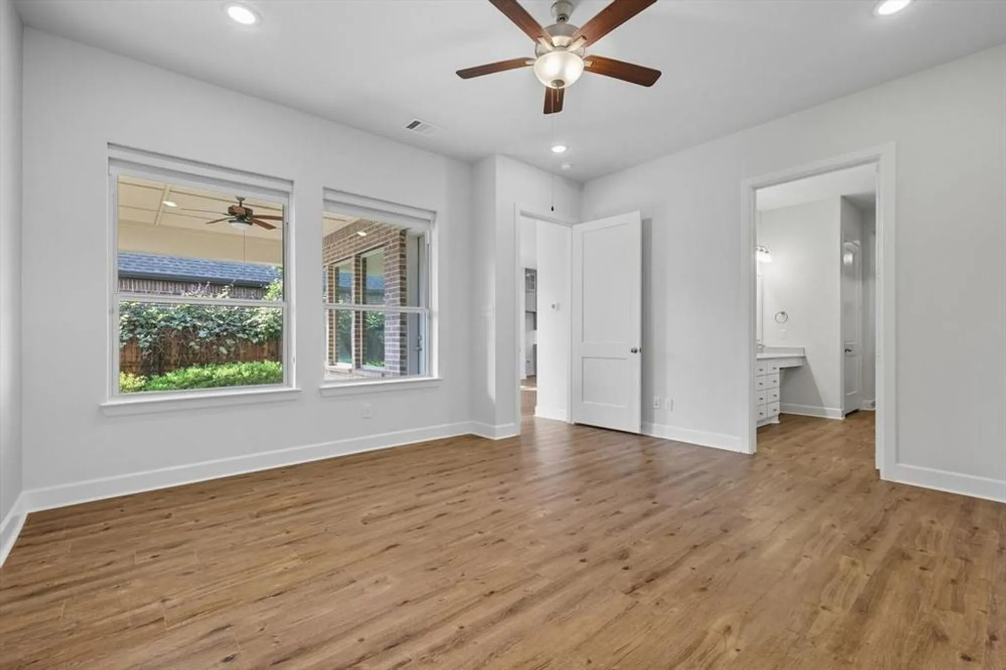 Property Slideshow image 21 of 40 | 4815 beaver creek dr, Arlington, TX, 76005