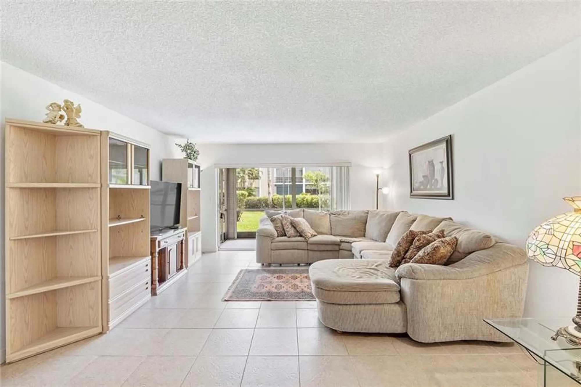 Property Slideshow image 9 of 31 | 3776 inverrary blvd, Lauderhill, FL, 33319