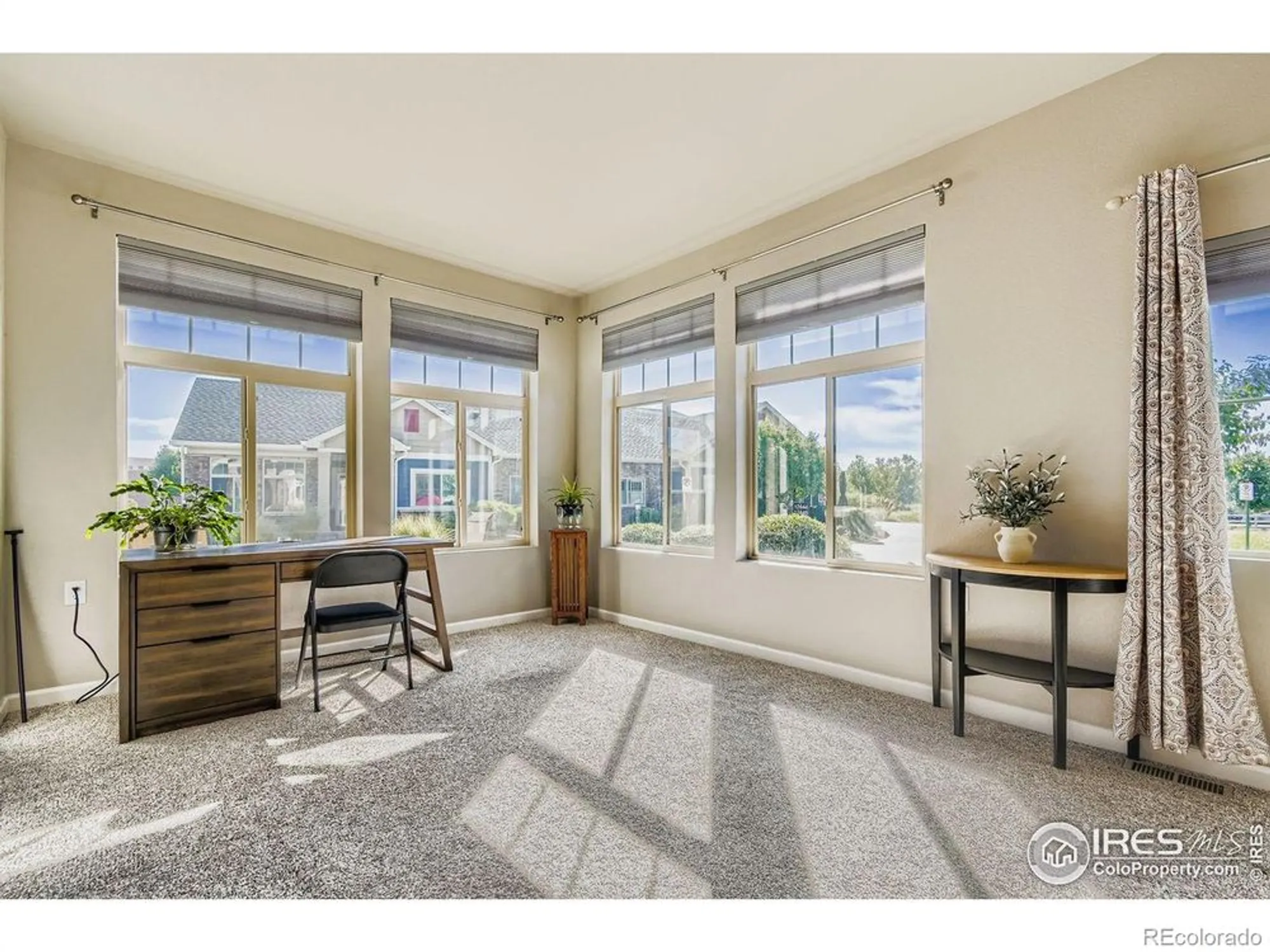 Property Slideshow image 5 of 19 | 12424 madison way, Thornton, CO, 80241