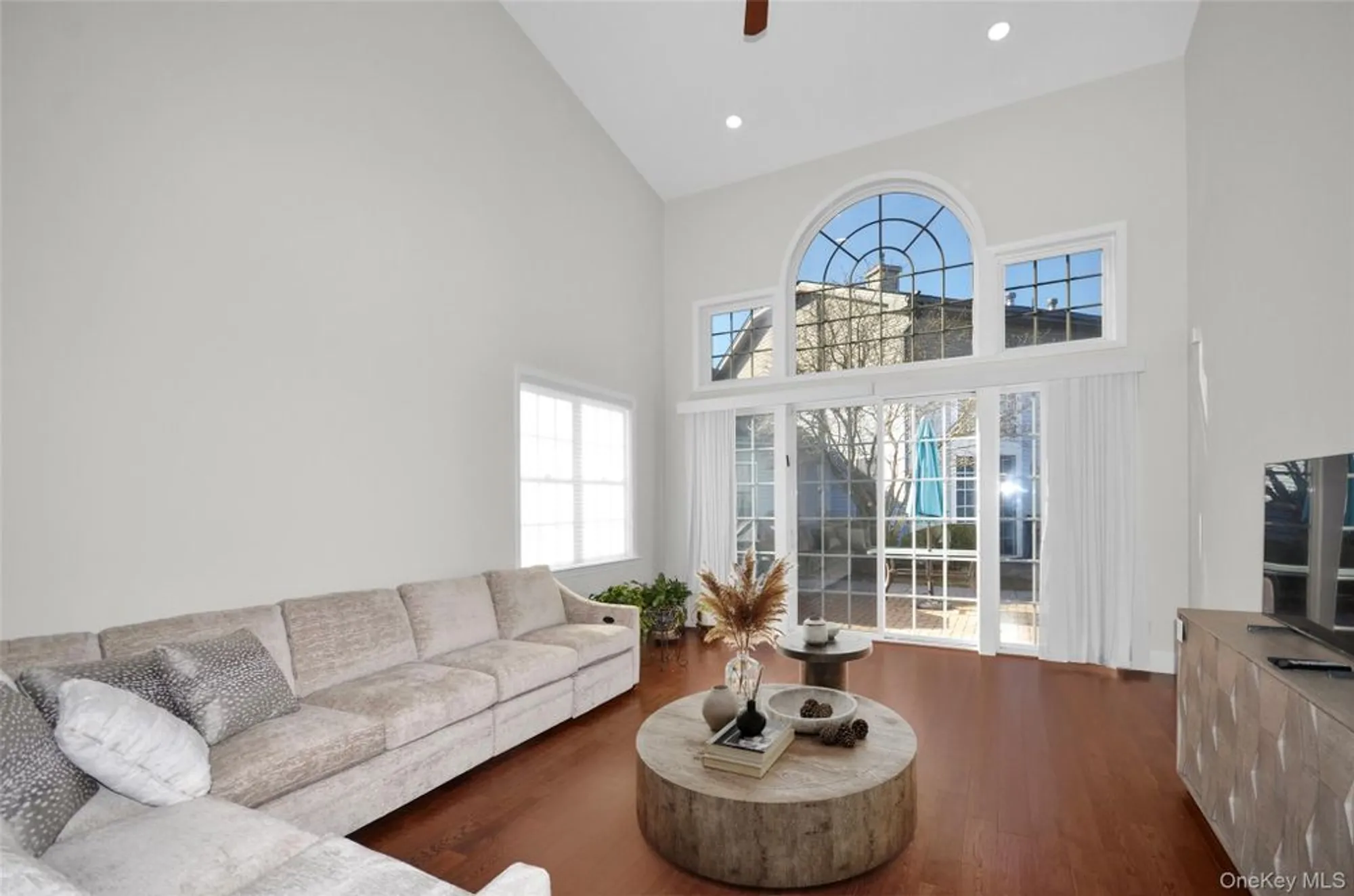 Property Slideshow image 8 of 28 | 736 verona dr, Melville, NY, 11747