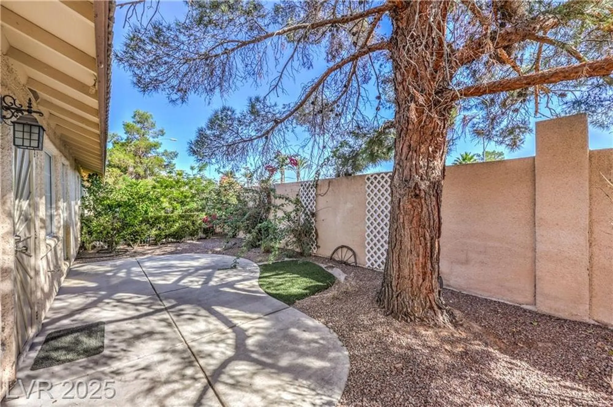 Property Slideshow image 21 of 36 | 5452 cove point dr, Las Vegas, NV, 89130