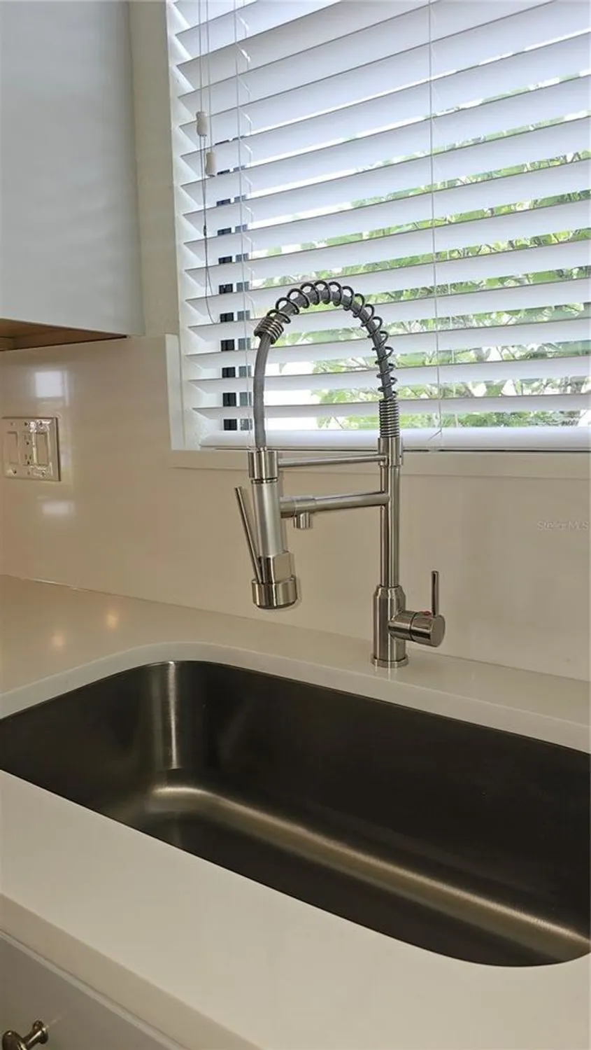 Property Slideshow image 11 of 53 | 7114 quiet creek dr, Bradenton, FL, 34212