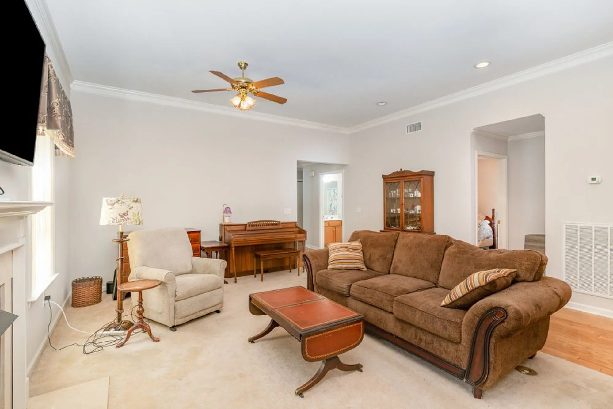 Property Slideshow image 4 of 15 | 646 forest glen cir, Murfreesboro, TN, 37128