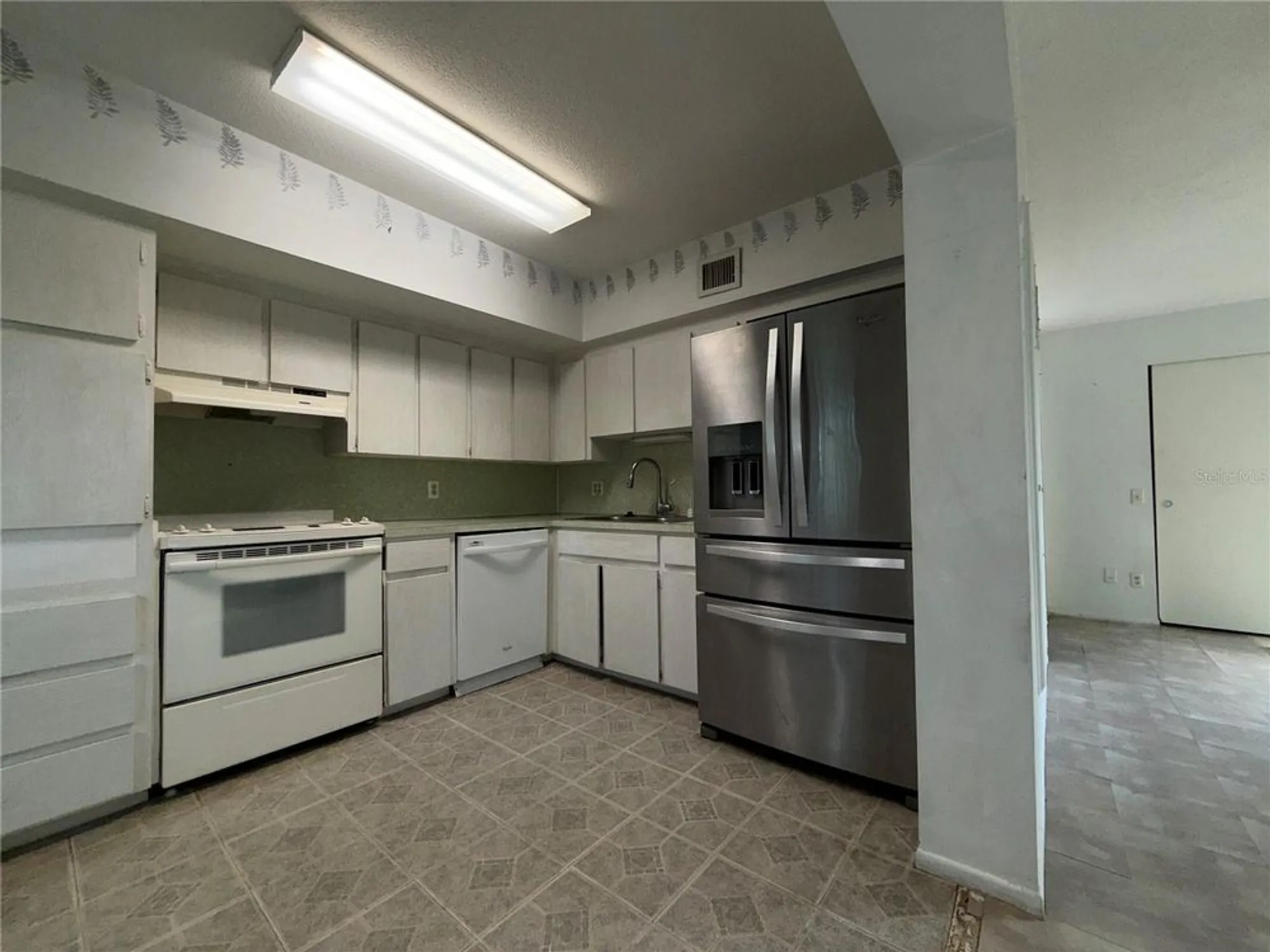 Property Slideshow image 9 of 17 | 2073 denmark st 59, Clearwater, FL, 33763