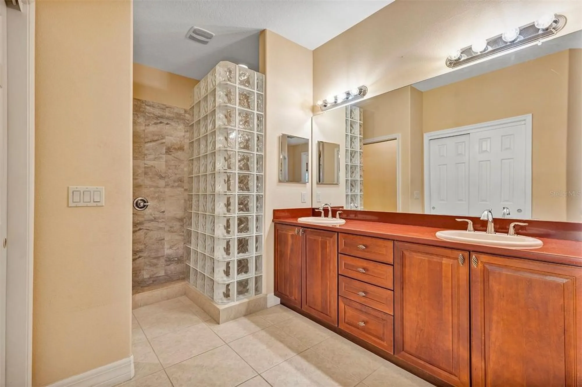 Property Slideshow image 30 of 48 | 1420 emerald dunes dr # 7, Sun City Center, FL, 33573