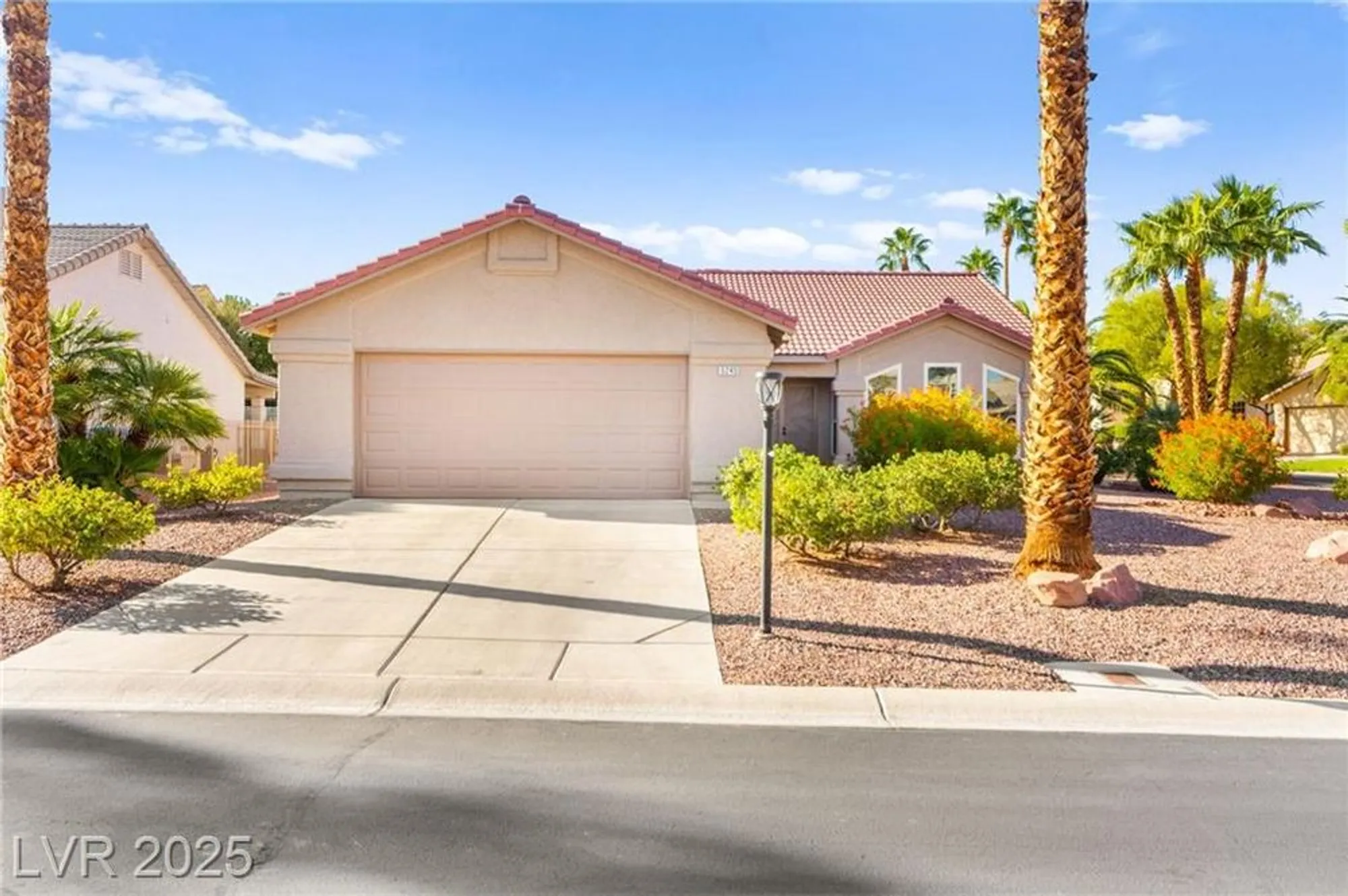 Property Slideshow image 8 of 65 | 5245 woodlawn ln, Las Vegas, NV, 89130