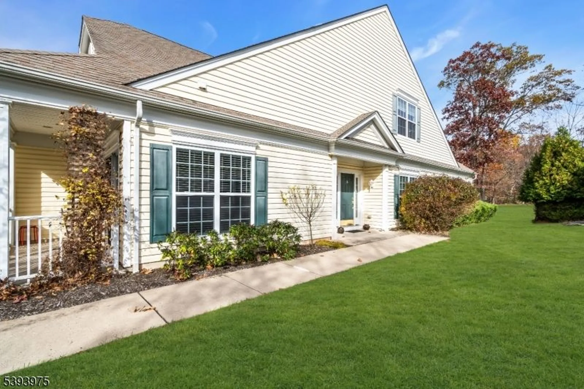 Property Slideshow image 4 of 50 | 236 knollcrest ct, Somerset, NJ, 08873