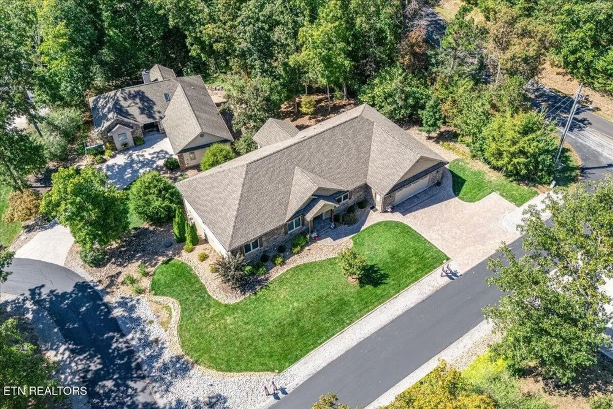 Property Slideshow image 9 of 54 | 400 tanasi way, Loudon, TN, 37774