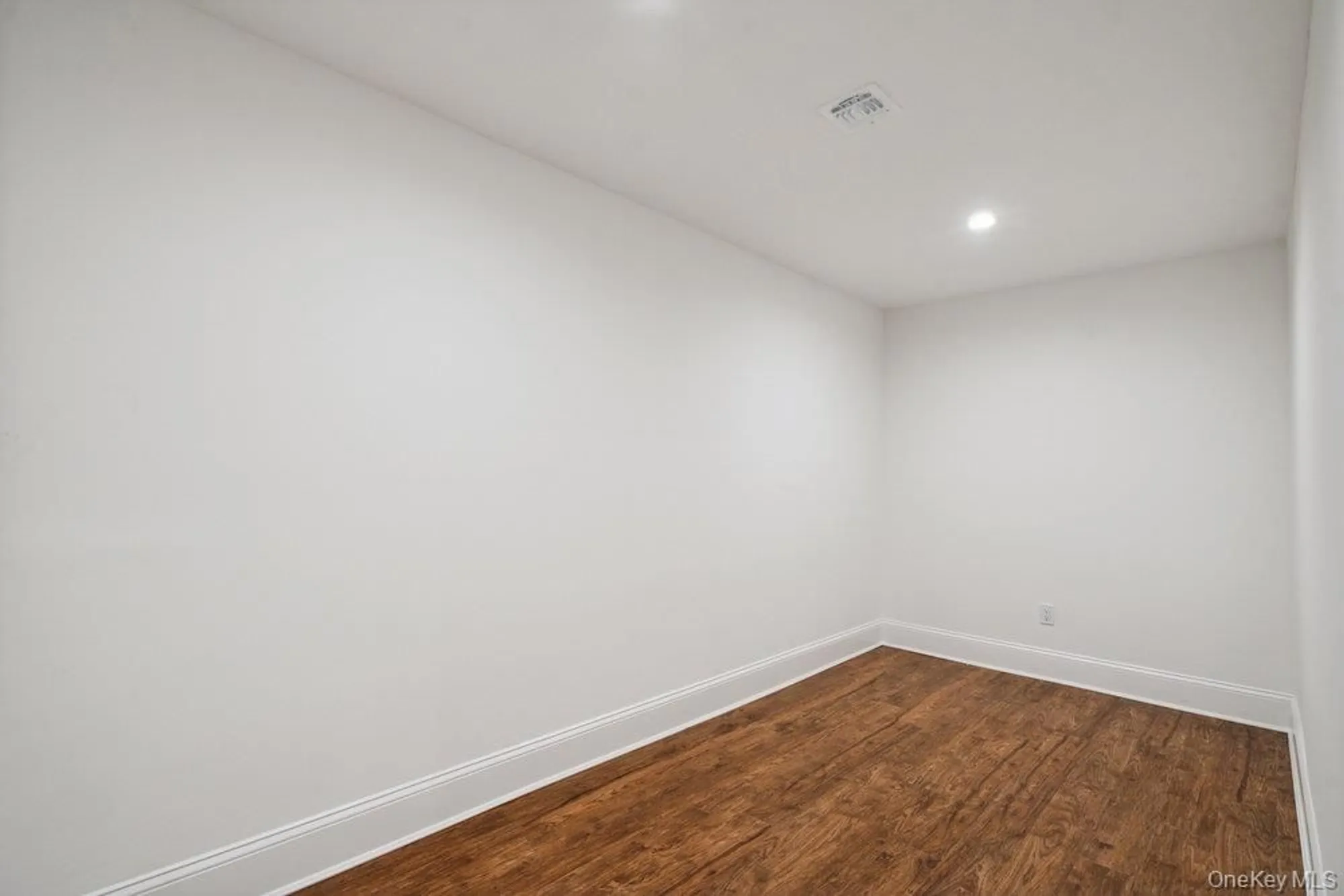 Property Slideshow image 40 of 46 | 46 plainview rd, Woodbury, NY, 11797