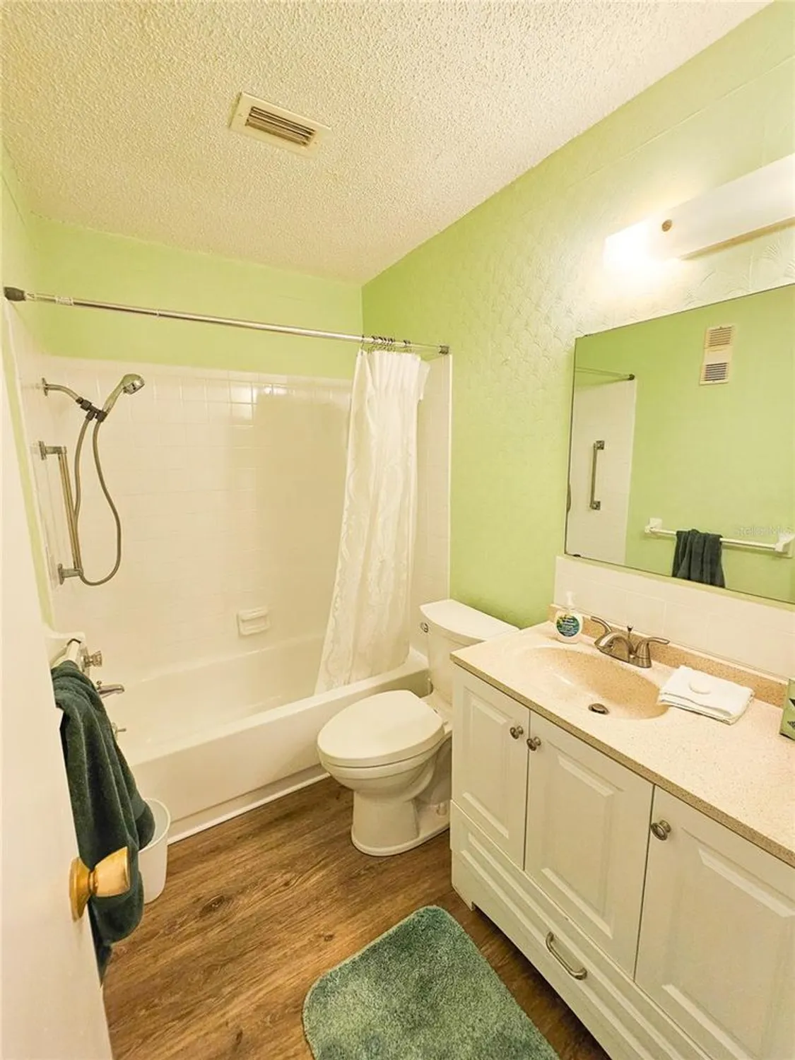 Property Slideshow image 17 of 32 | 2960 59th st 105, Gulfport, FL, 33707