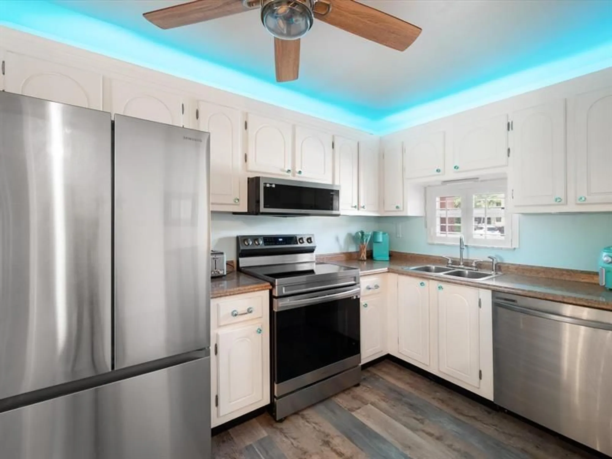 Property Slideshow image 2 of 33 | 311 s hollybrook dr apt 104, Pembroke Pines, FL, 33025