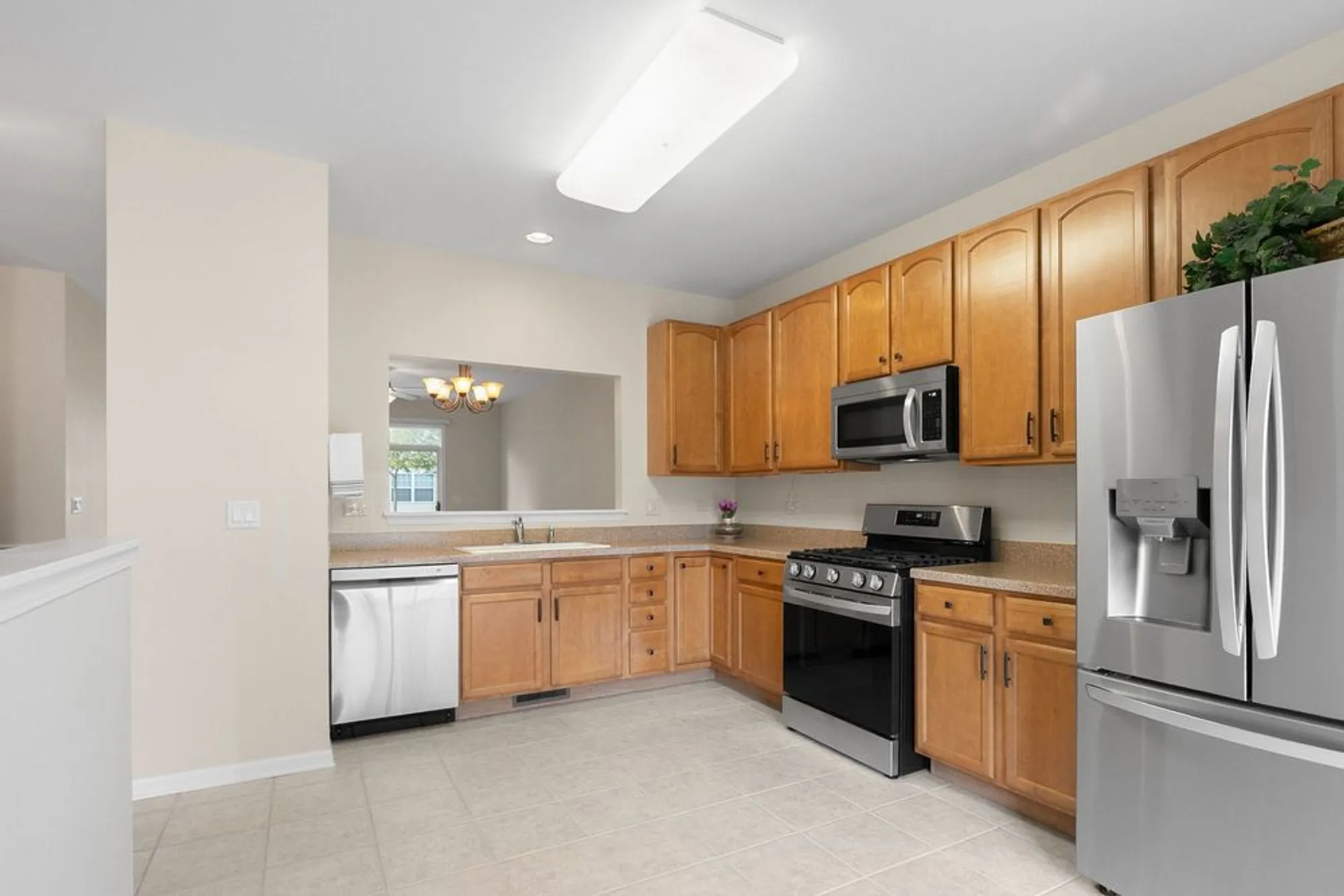 Property Slideshow image 7 of 32 | 272 enfield ln, Grayslake, IL, 60030