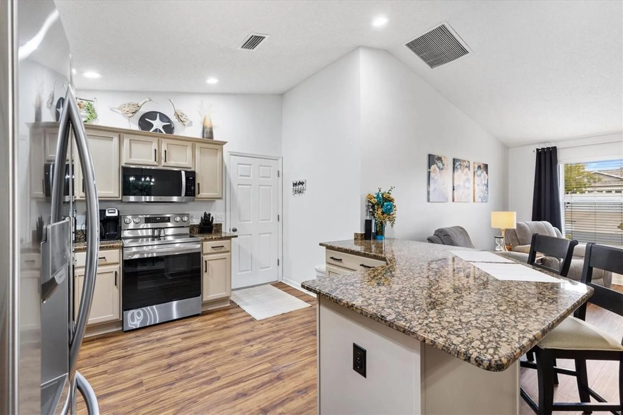 Property Slideshow image 6 of 23 | 964 kingmont ter, The Villages, FL, 32162